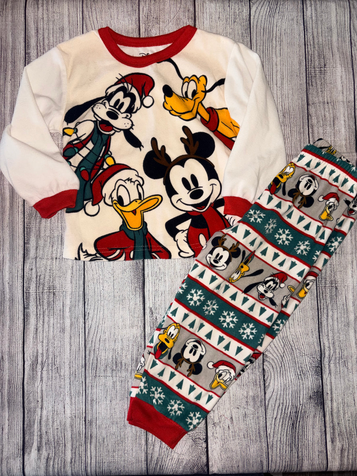 Seller 124 Disney Mickey & Friends 3T Boys Pajama Set