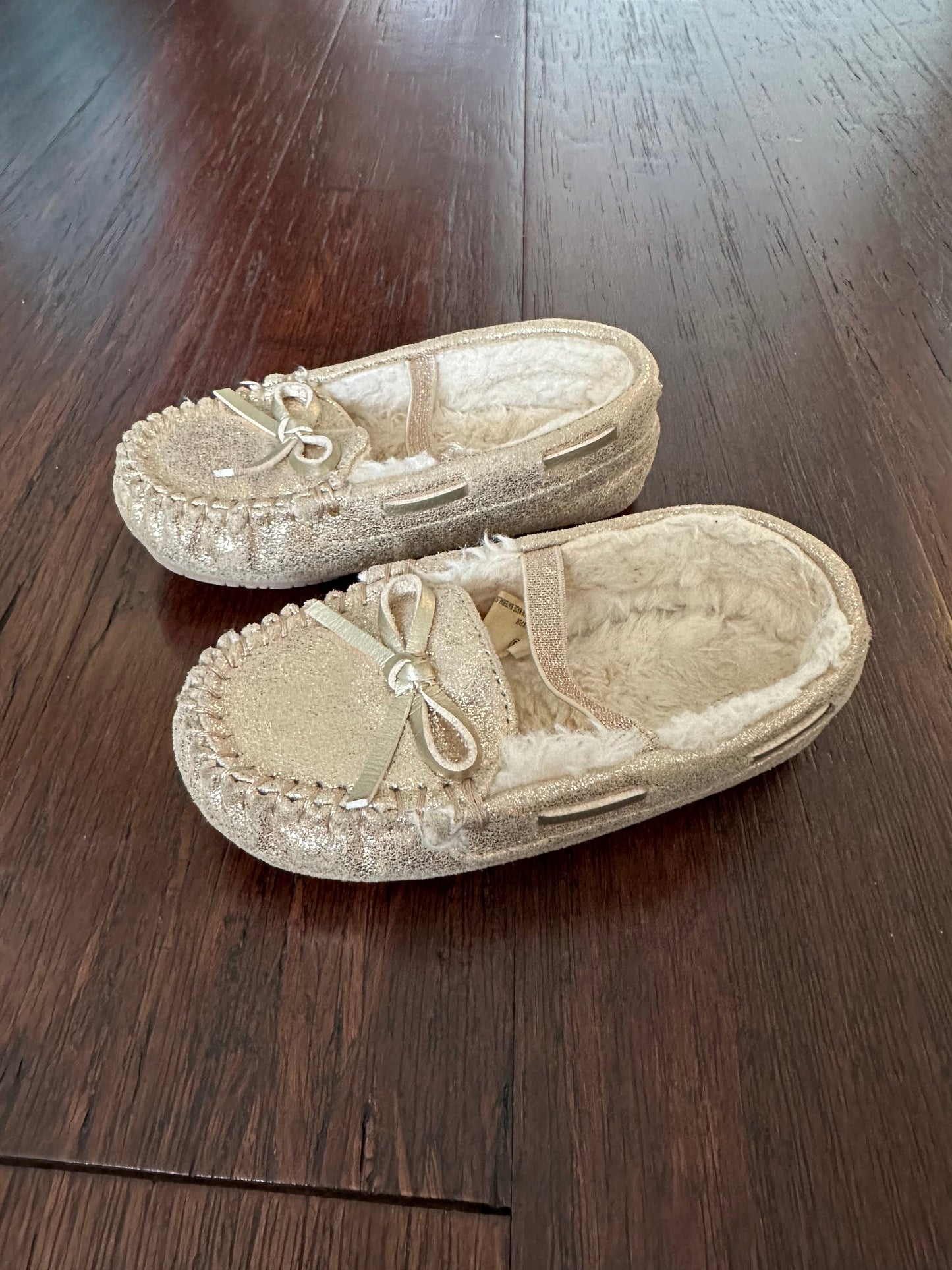 Seller 48, Target Celina Moccasin Slippers, Gold Glitter, EUC, Girls size 8