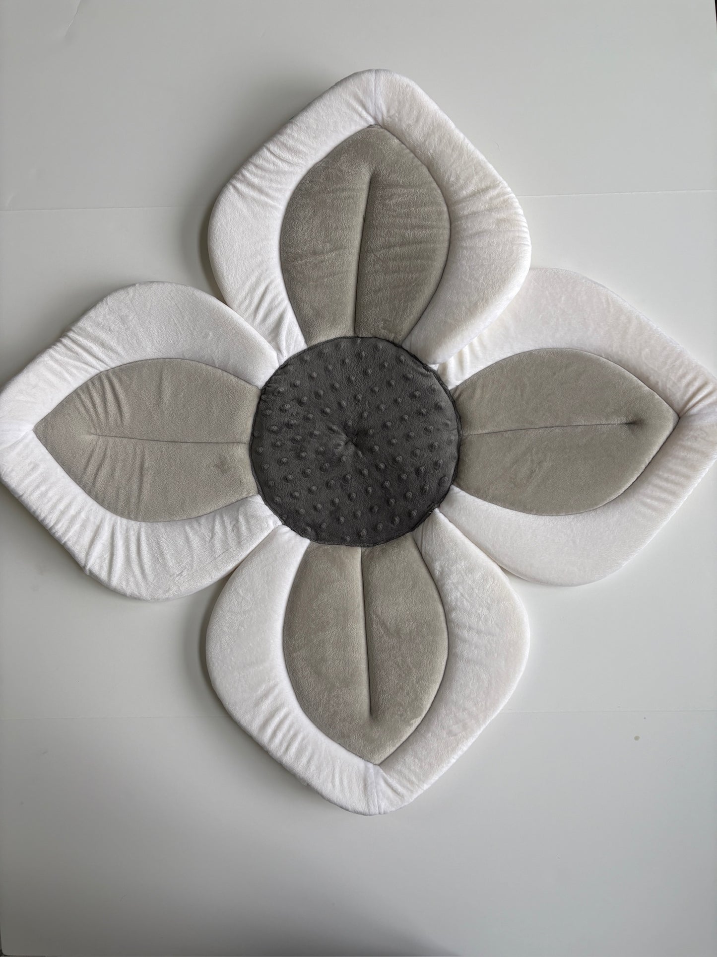 Seller #105 - Blooming Bath Baby Bath Mat (Used once)