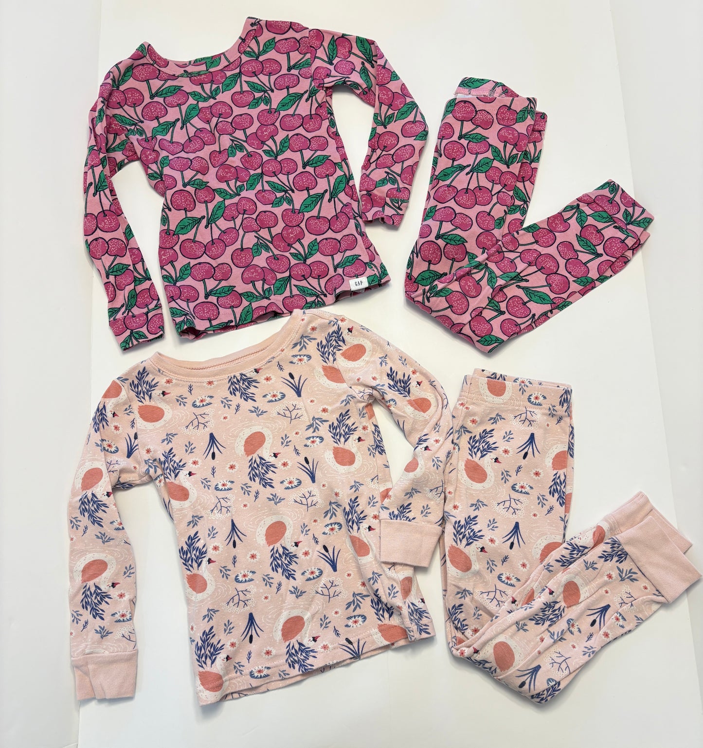 #121 Girls 4T set of two cotton long sleeve pajamas Baby Gap and Old Navy, EUC