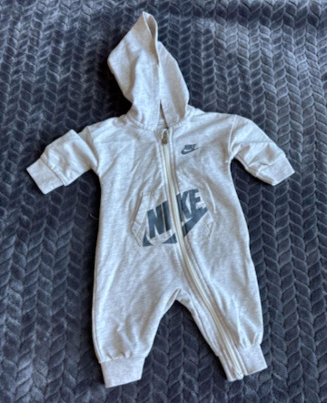 #74- Nike hoodie 6/9 ml
