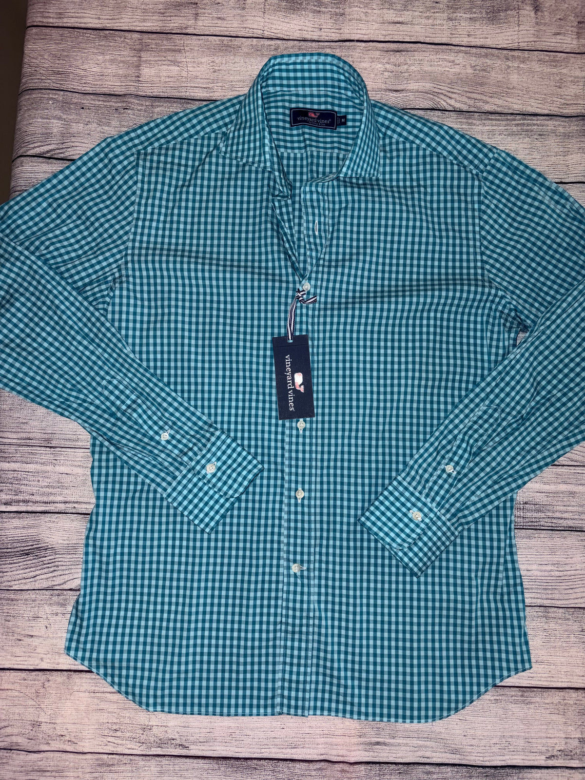Seller 124 NEW Vineyard Vines Men’s Medium Button Down Slim Fit