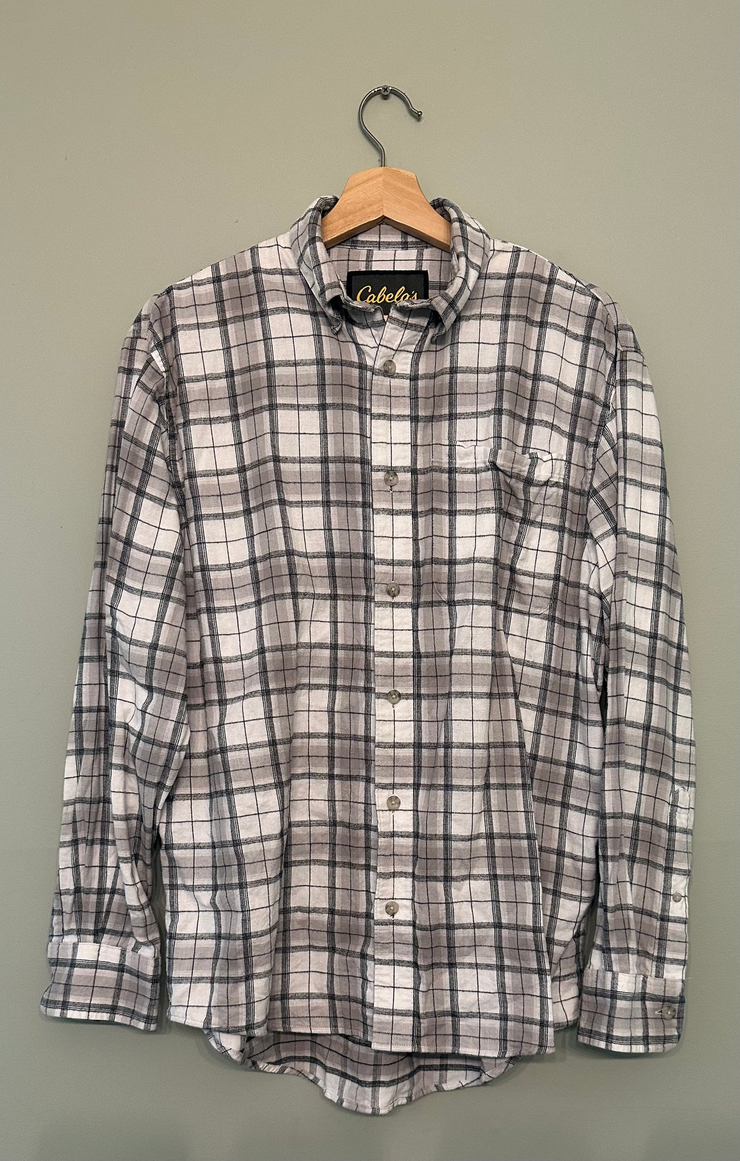 Seller #168 Cabela’s Men’s Medium White/Gray Plaid Flannel