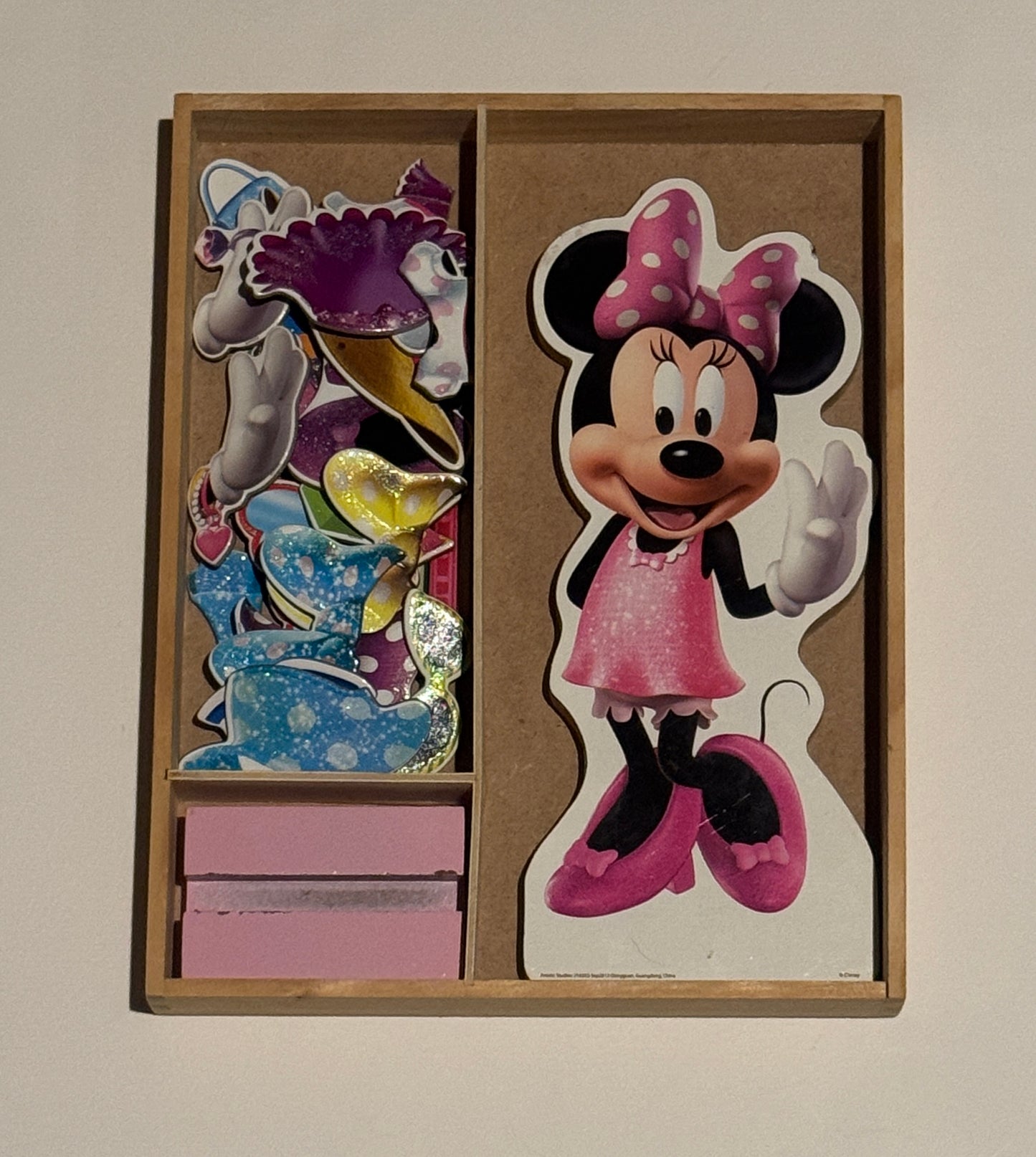 #187 Minnie Mouse Disney Magnet Dress Up Toy
