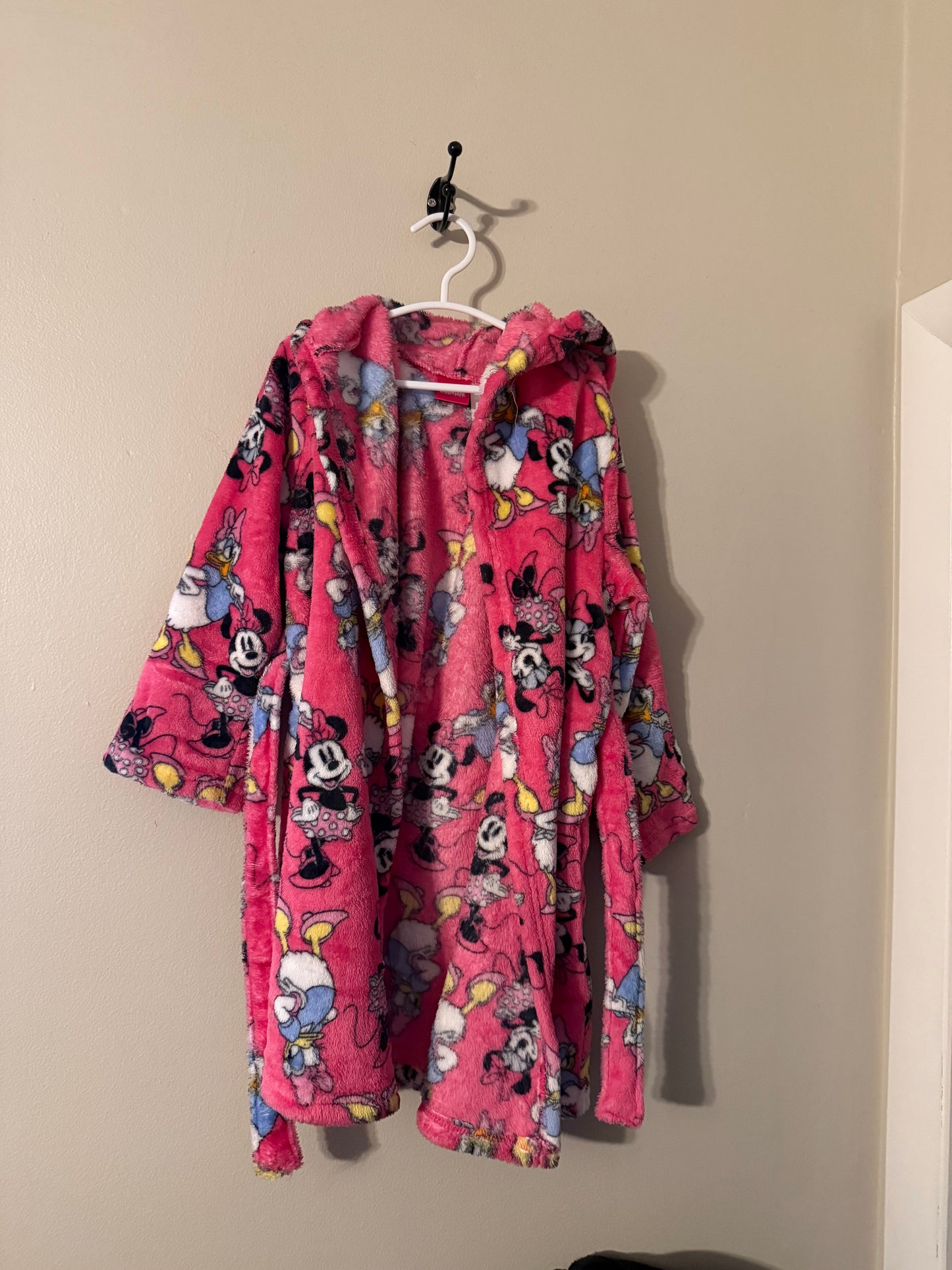 REDUCED Seller #182 Girls Disney Minnie Robe Size 6