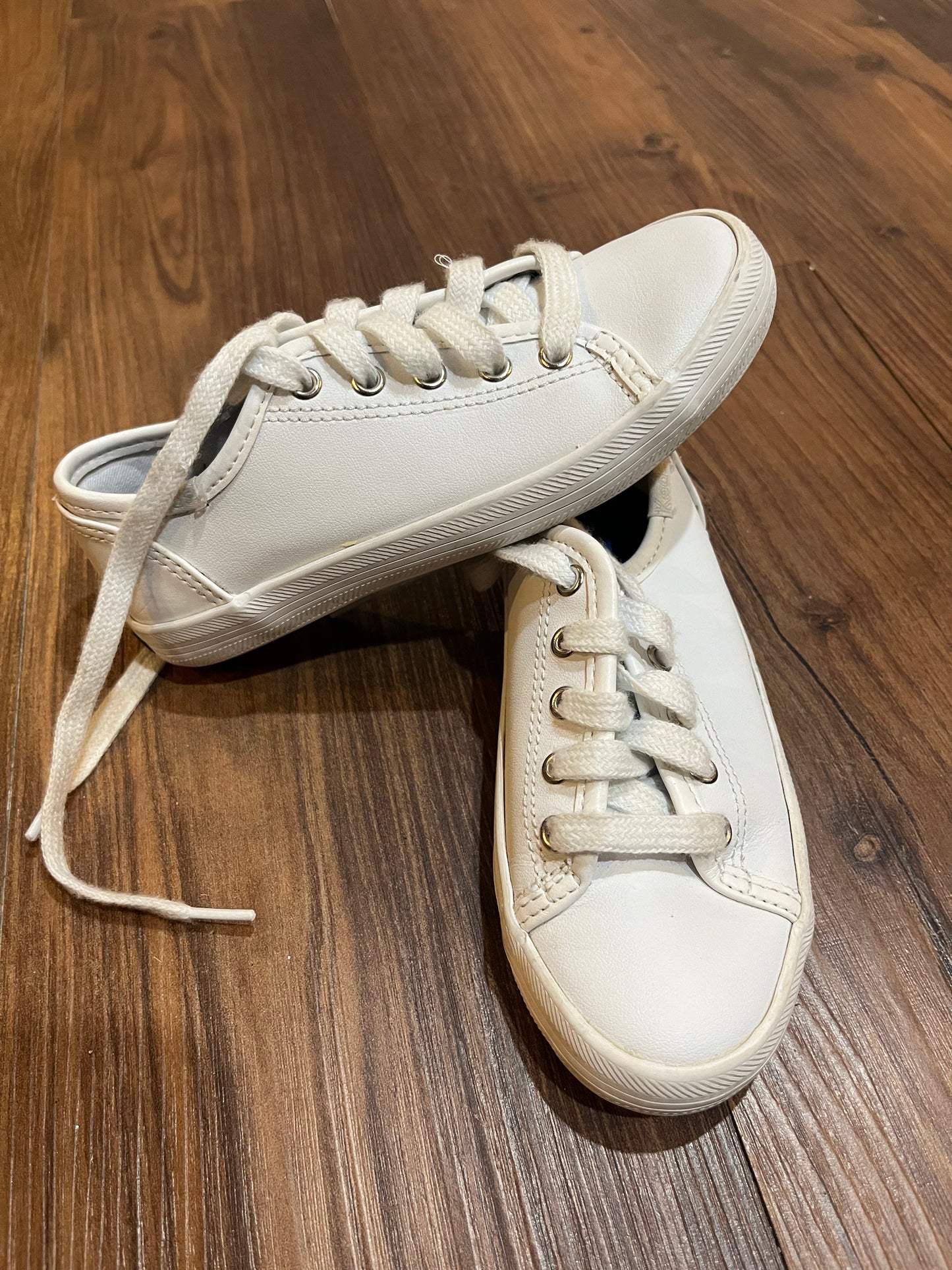 #67 White Keds 10.5