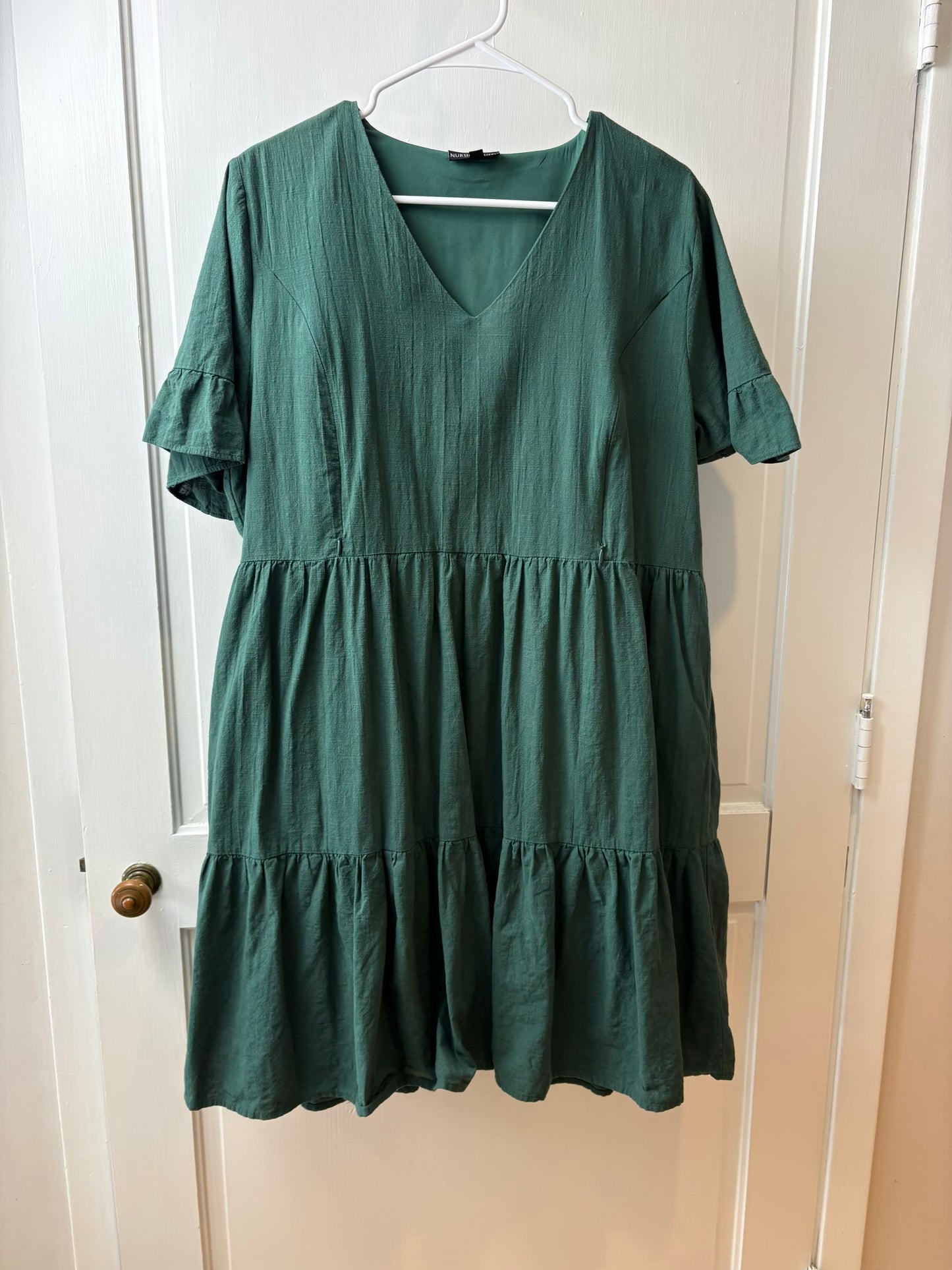 Seller 189 Women's XL Nursing Queen Green Bell Sleeve Nursing Dress with Pockets EUC
