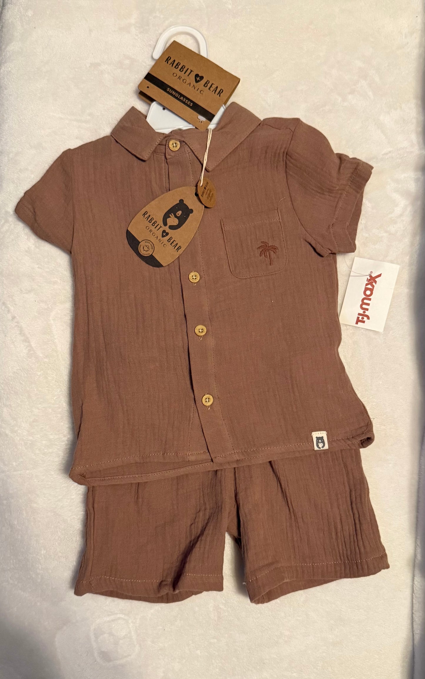 Seller #182 Boys NWT 2T Brown Bear Paw Outfit