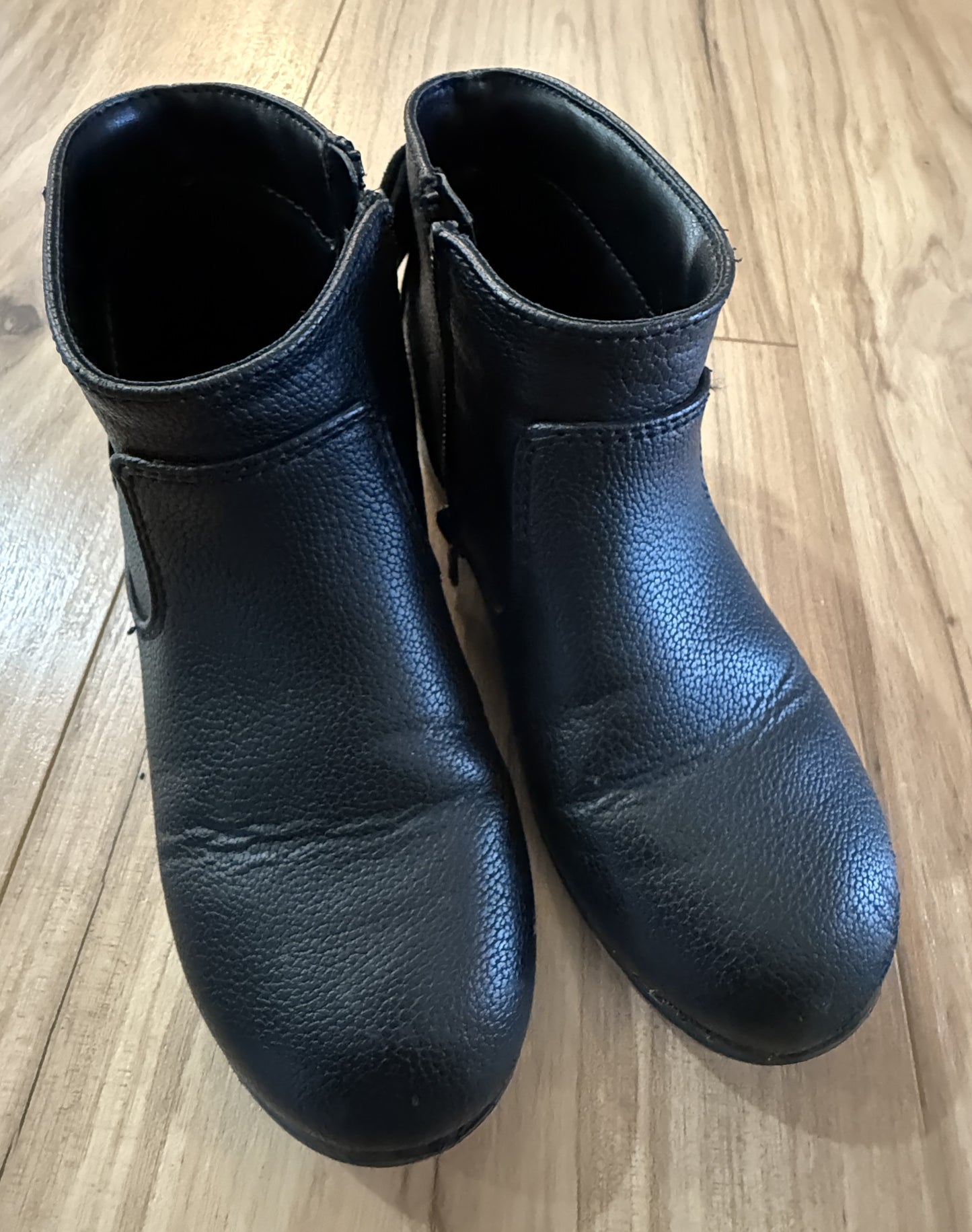 Seller #81 Girls Size 12 Cat and Jack Black Bow Boots
