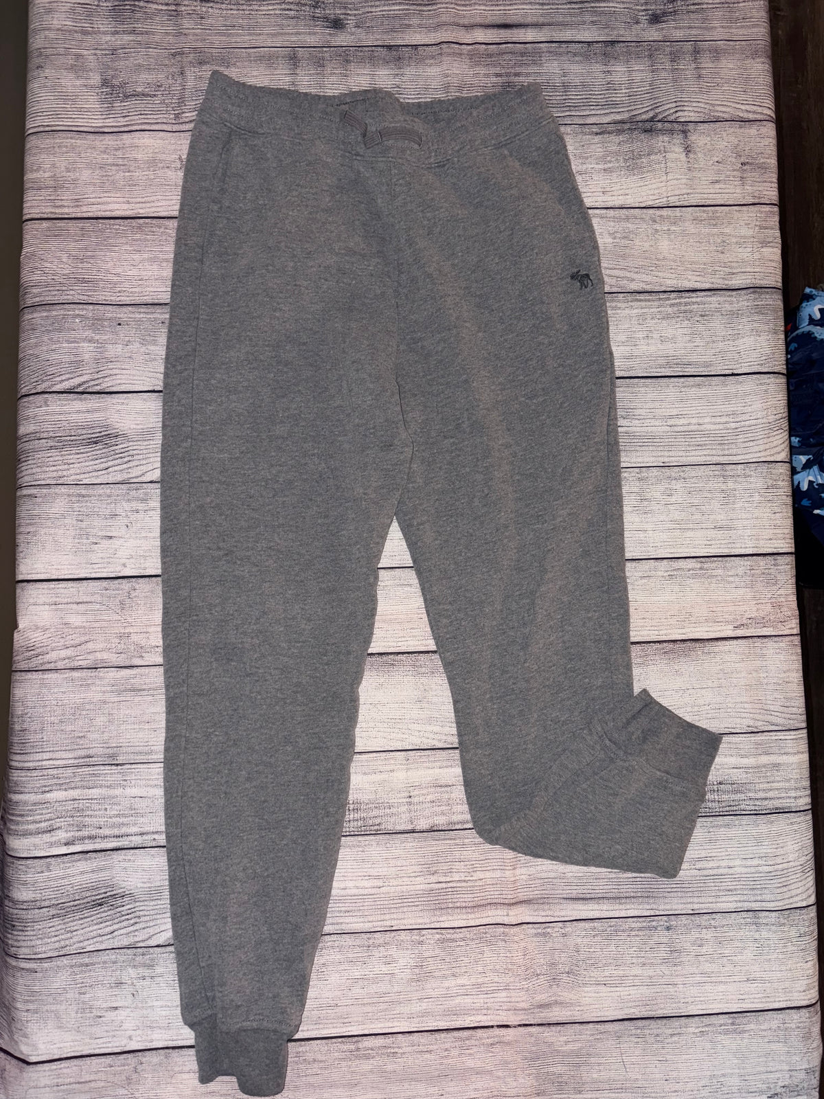 Seller 124 Abercrombie & Fitch Boy’s 15/16 Youth Joggers