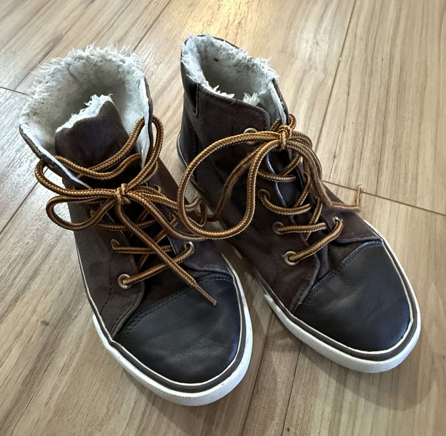Seller #81 Boys Size 1 Gymboree Fleece Lined Brown Shoes