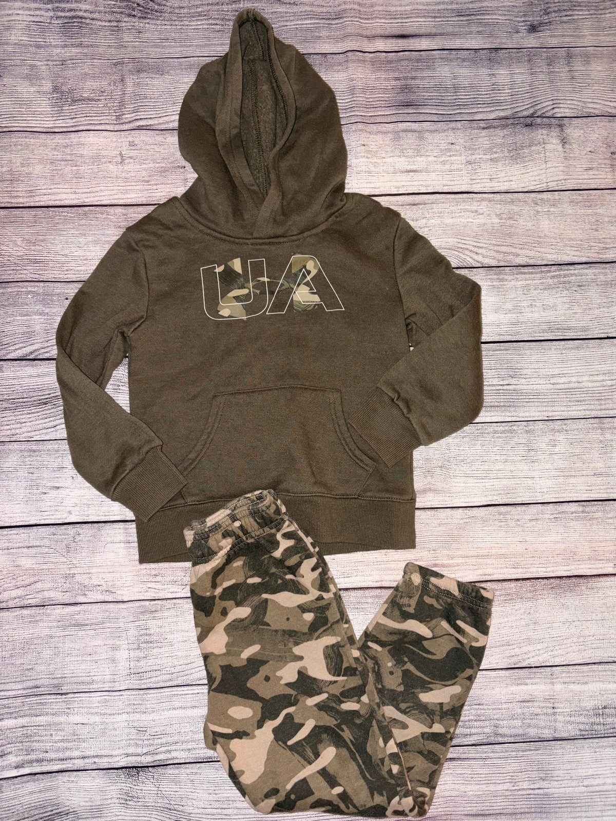 Seller 124 Under Armour Boy’s 4T 2pc Outfit