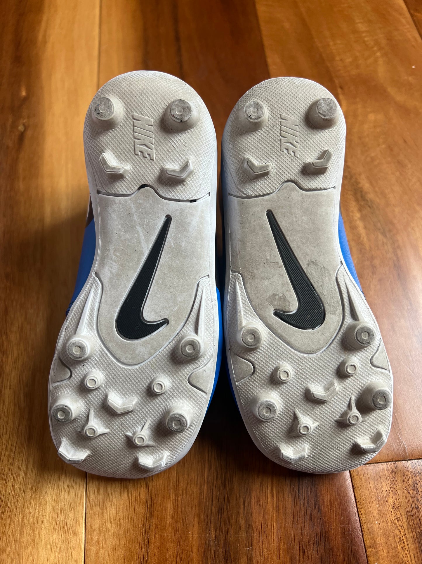 Seller 130 - Boys Nike Soccer Shoes - Blue - size 10c - VGUC