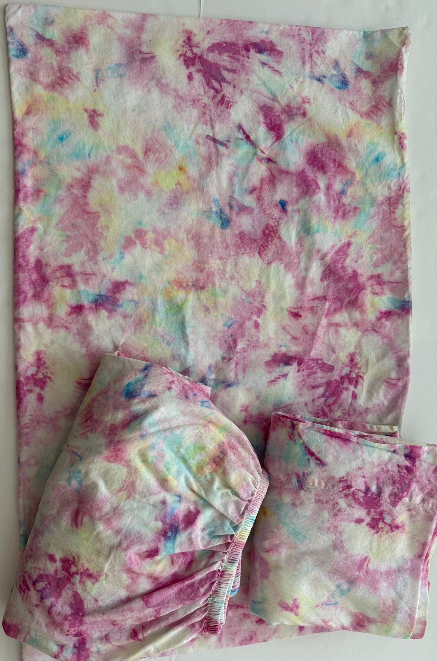 Seller #90_Twin/Twin XL Tie-Dye Multi Print Organic Sheet Set in GUC Pottery Barn Teen