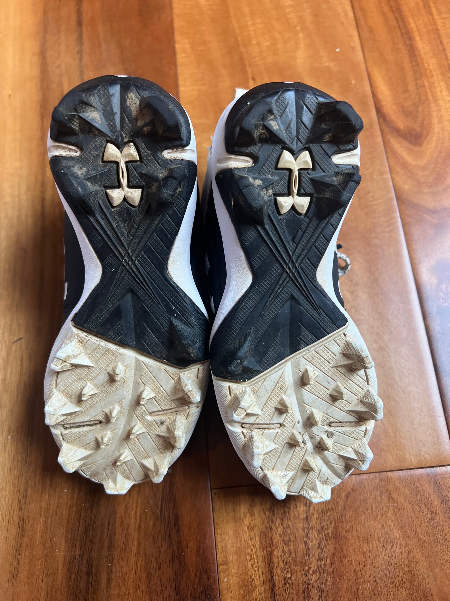 Seller 130 Boys Under Armour UA baseball cleats shoes - size 10C - GUC