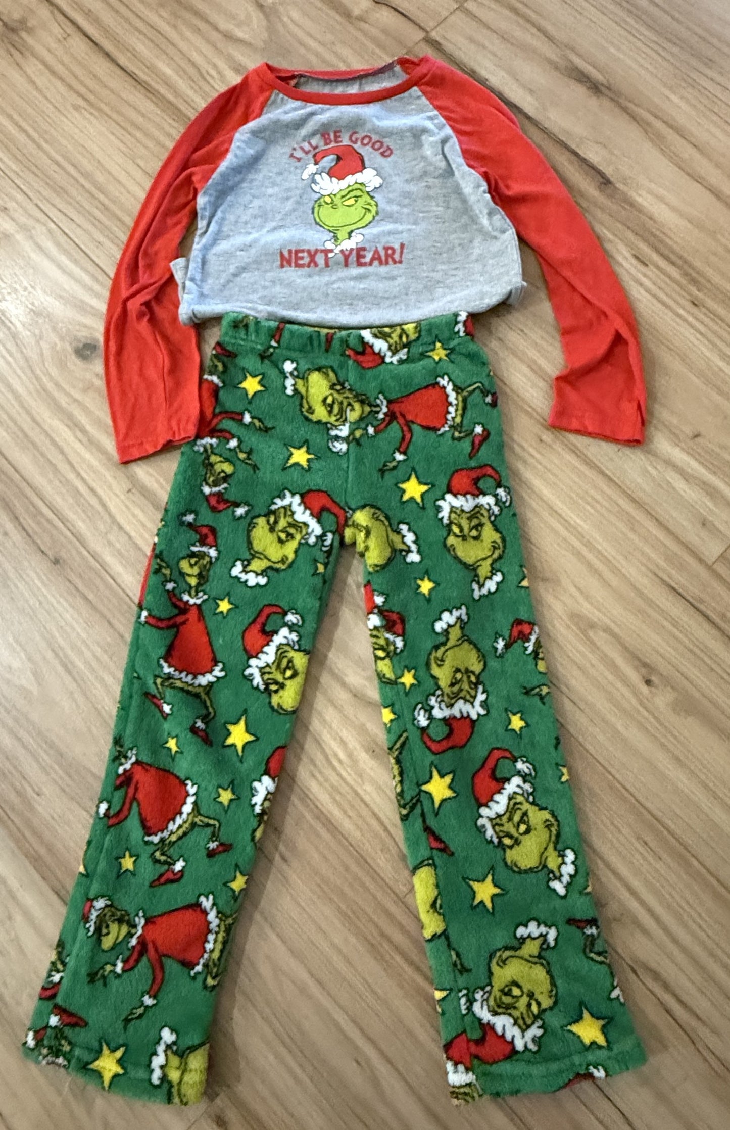Seller #81 Girls Size 6/6X Grinch Fleece Pajamas