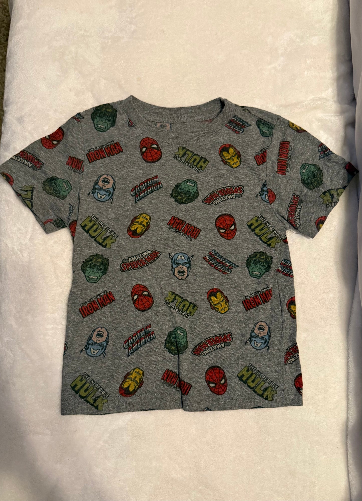 Seller #182 Boys 3T Marvel Avengers Shirt