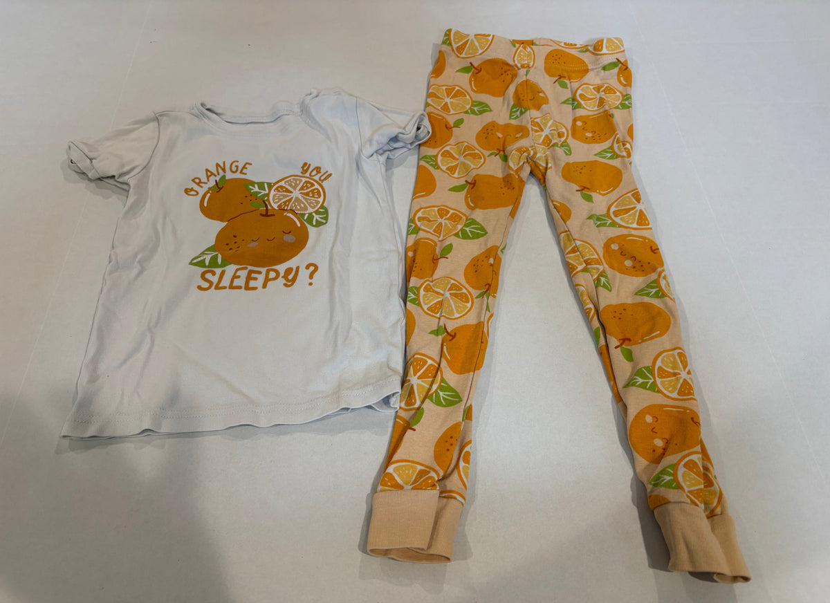#25 Girls 5T Old Navy pjs short sleeves and pants