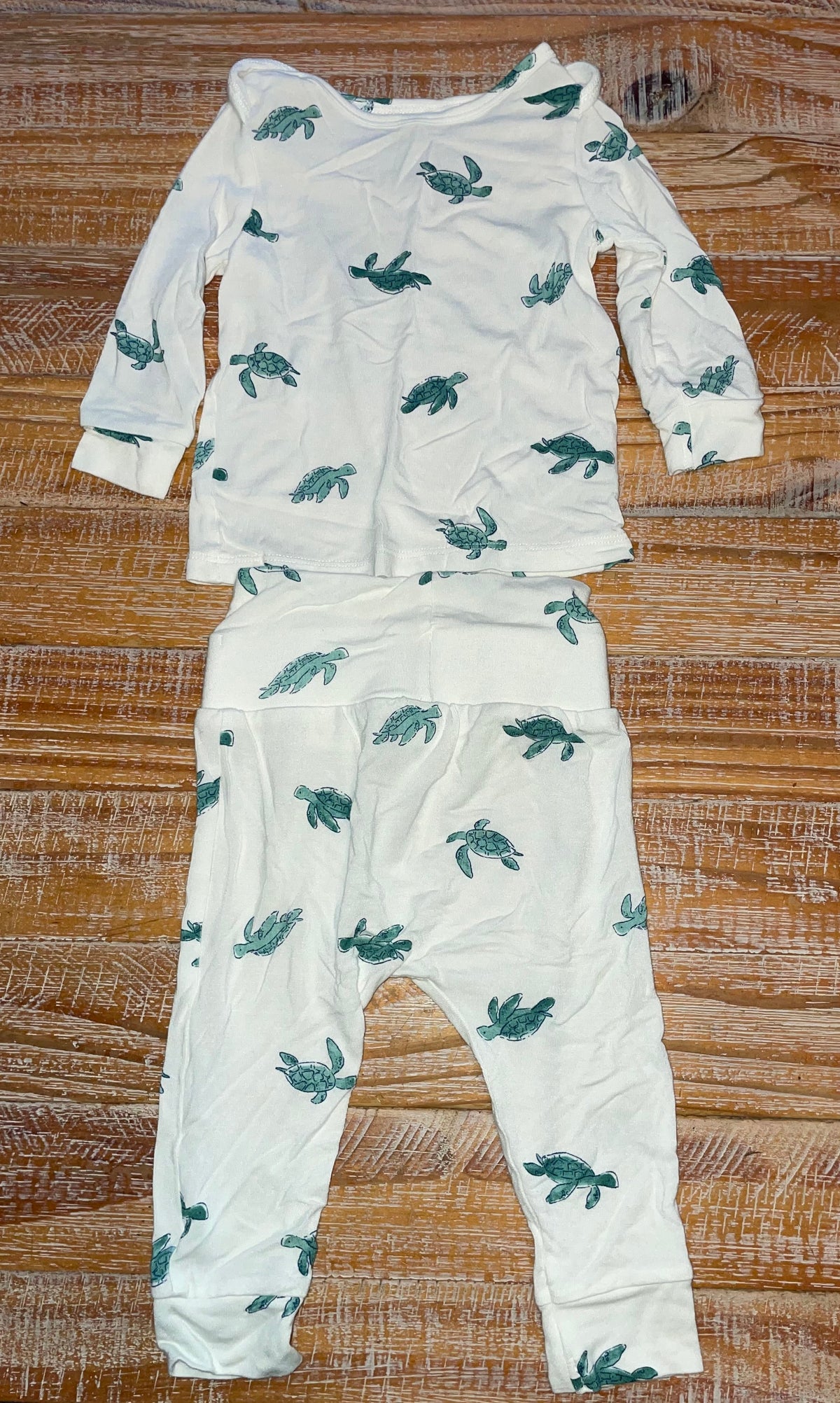 #4 Carter’s White Sea Turtle Bamboo Pajamas 6 months