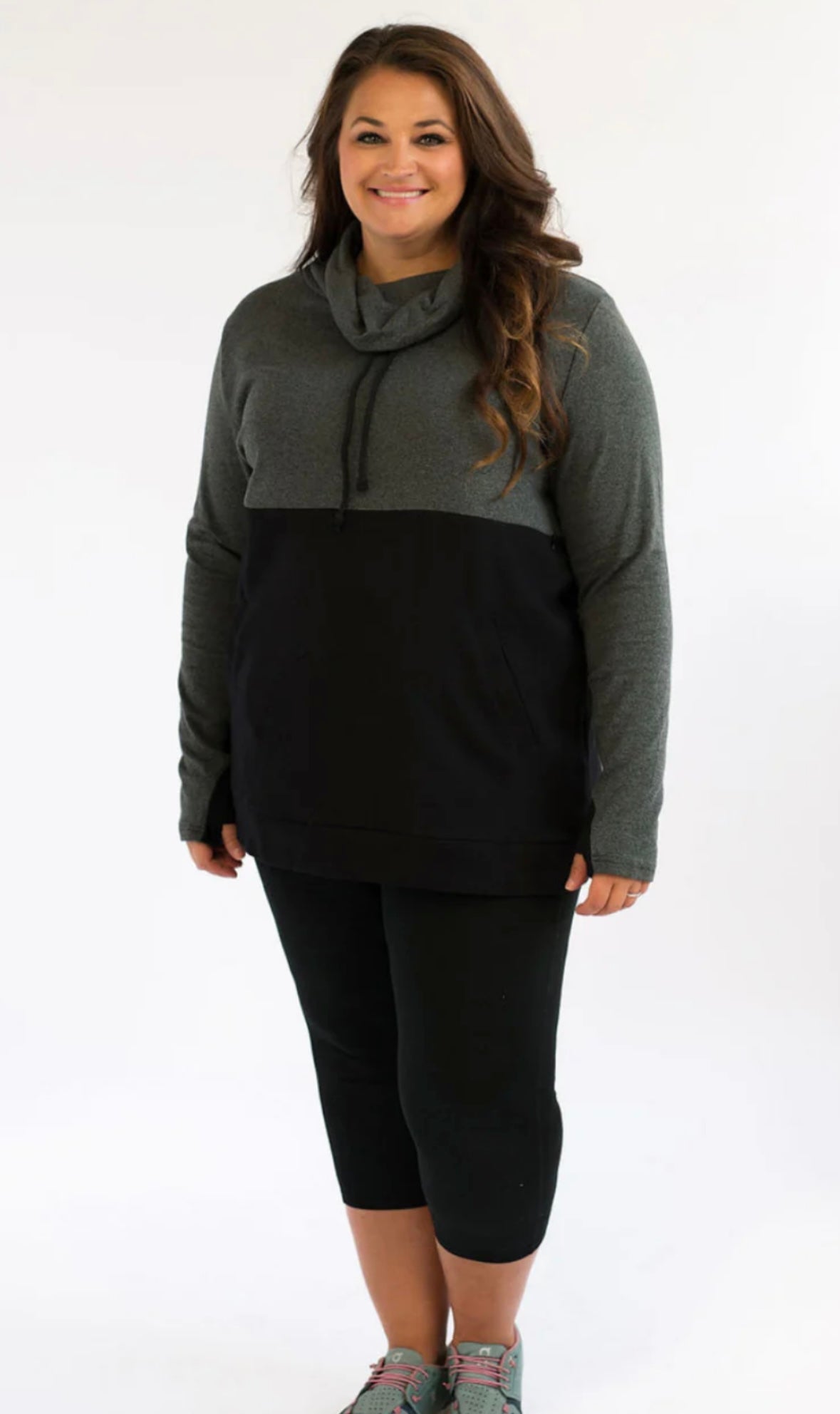 Seller 189 Women’s XL Nursing Queen Dark Gray Colorblock Nursing Pullover Sweatshirt EUC
