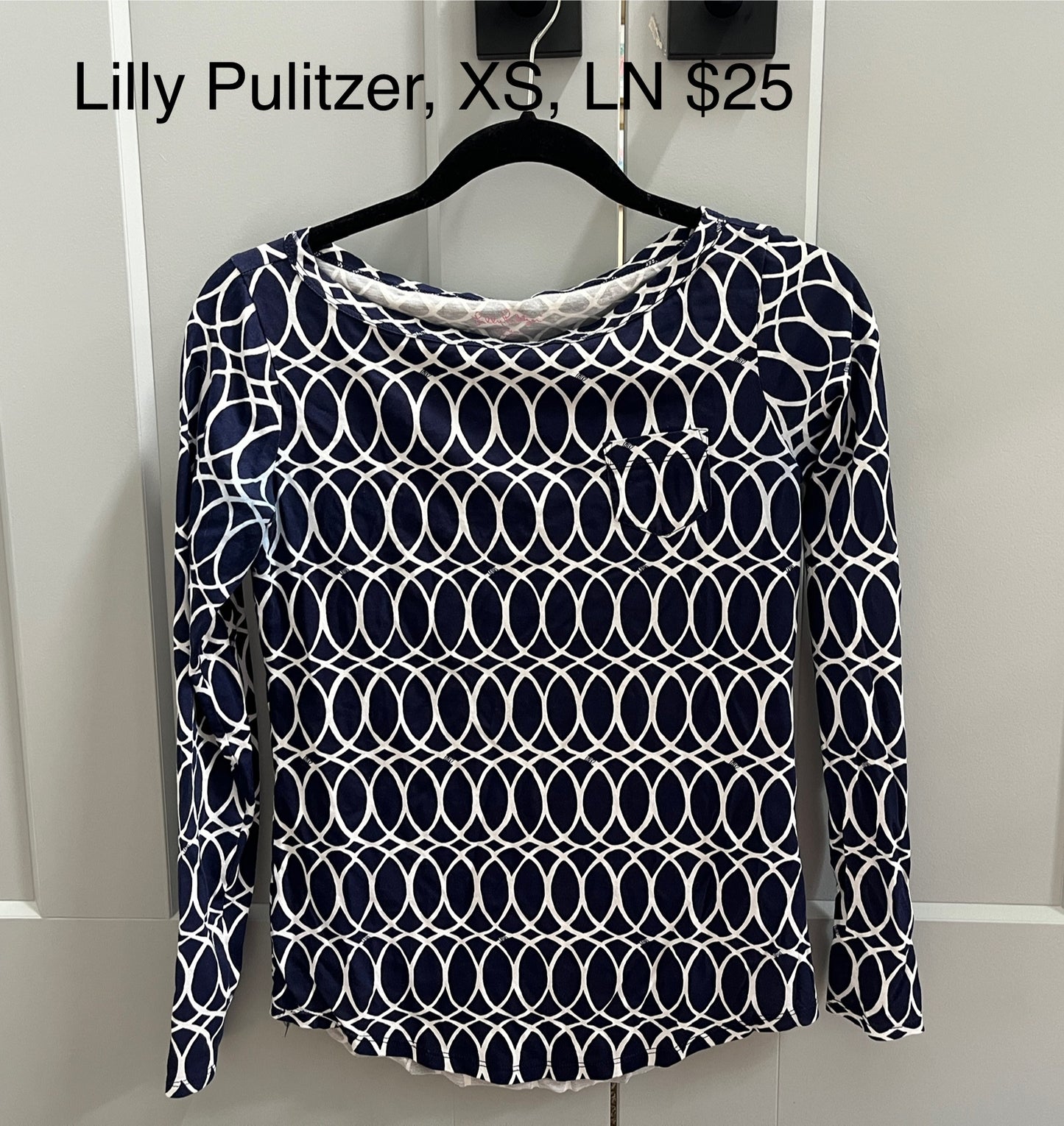 137 Lilly Pulitzer XS Long sleeve navy and white shirt