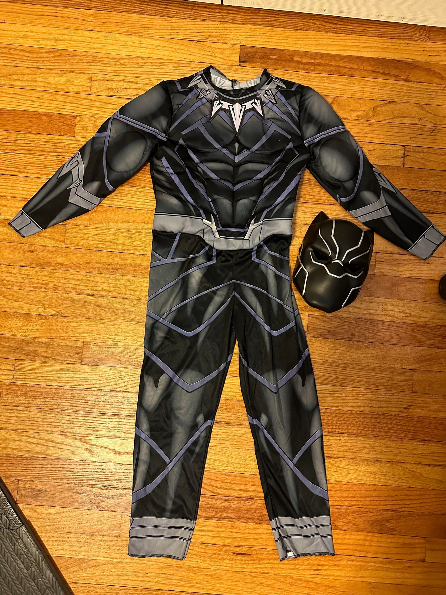 Seller 48, Marvel Black Panther Light Up Costume with Mask, EUC, Boys M *REDUCED*