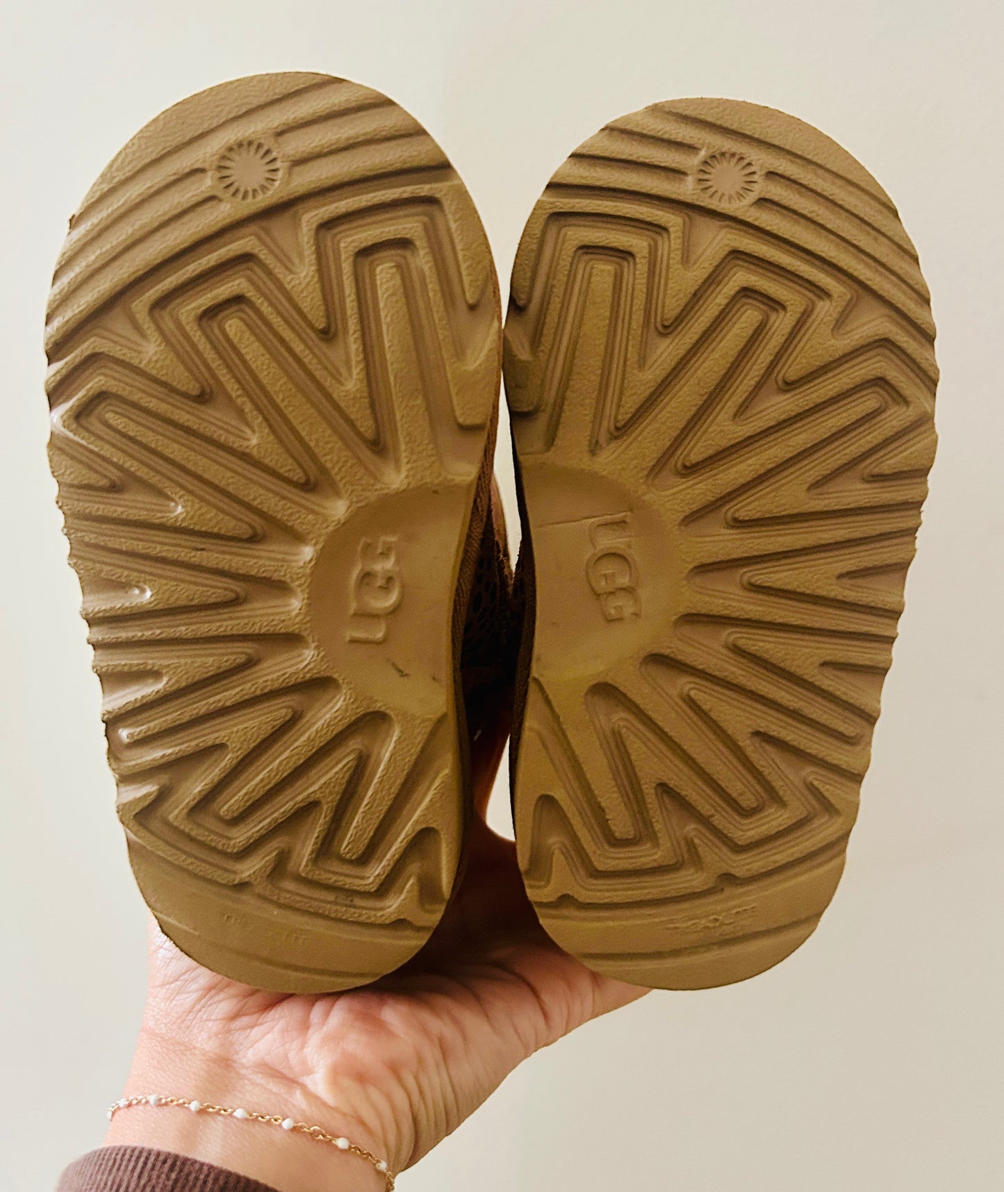 #15 UGG 7c Never worn!!
