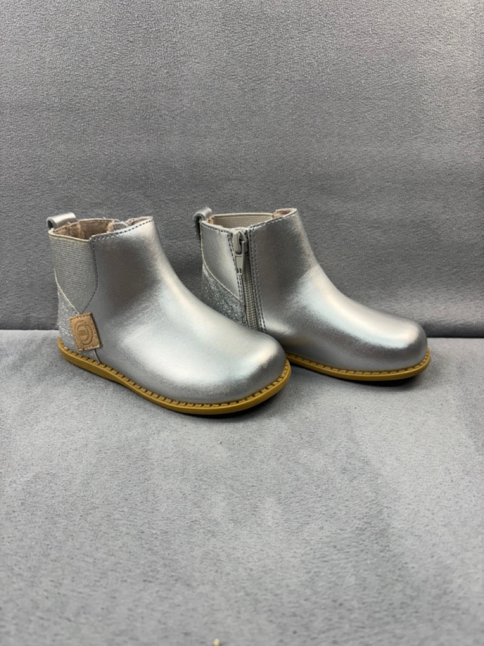 #39 size 8 girls Livie & Luca silver boots, New!