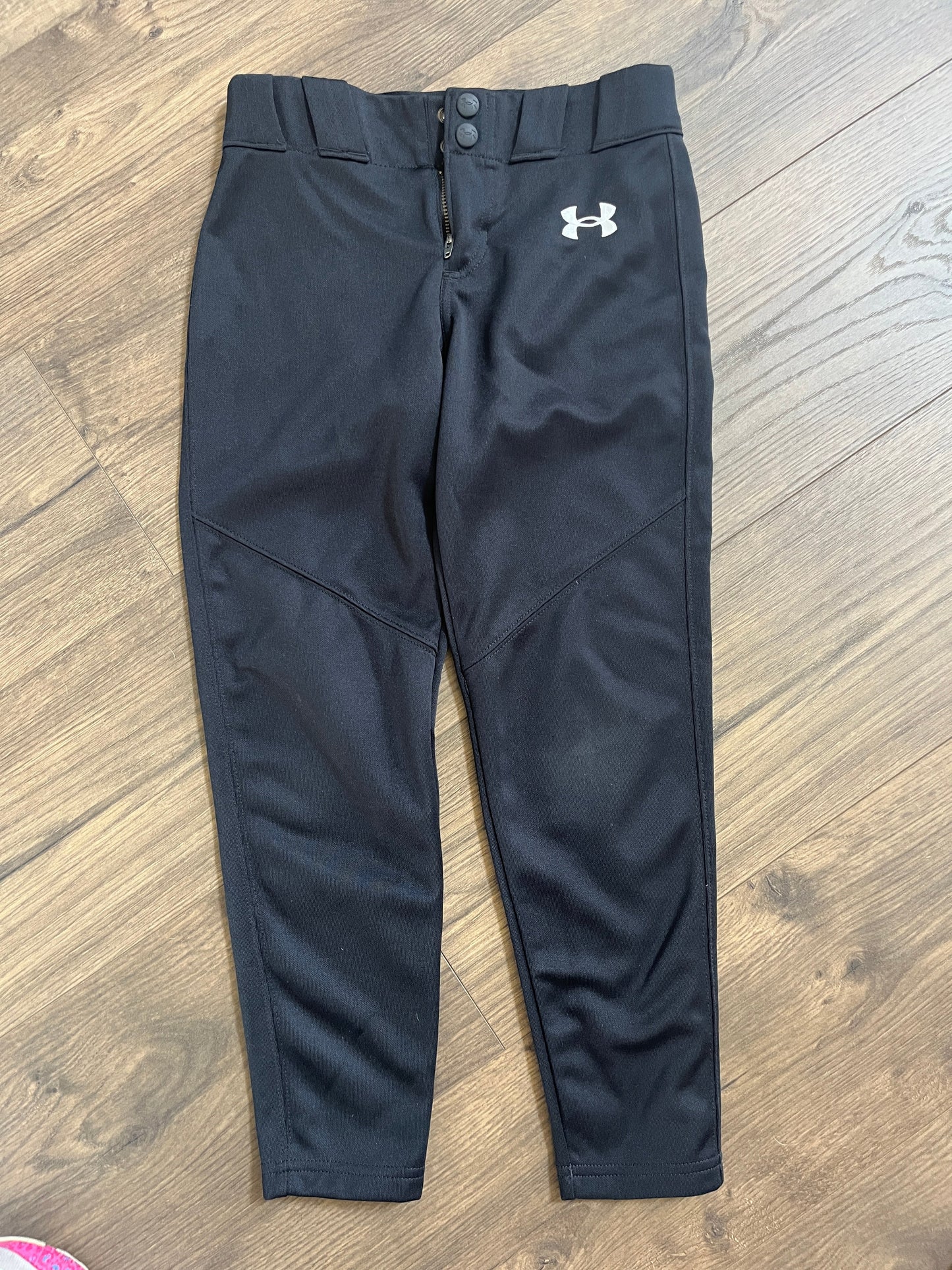 137 UA BNWOT Boys YS baseball pants