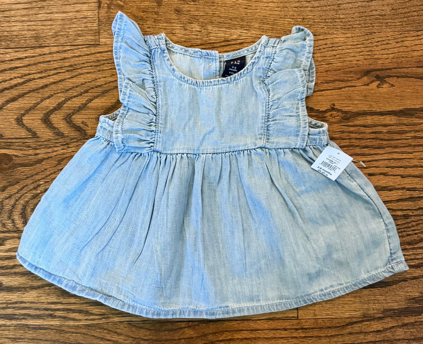 #28 NEW Baby Gap Chambray Top size 3-6 m