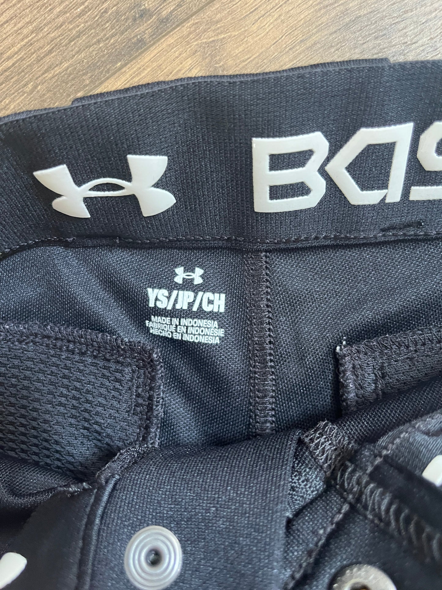 137 UA BNWOT Boys YS baseball pants
