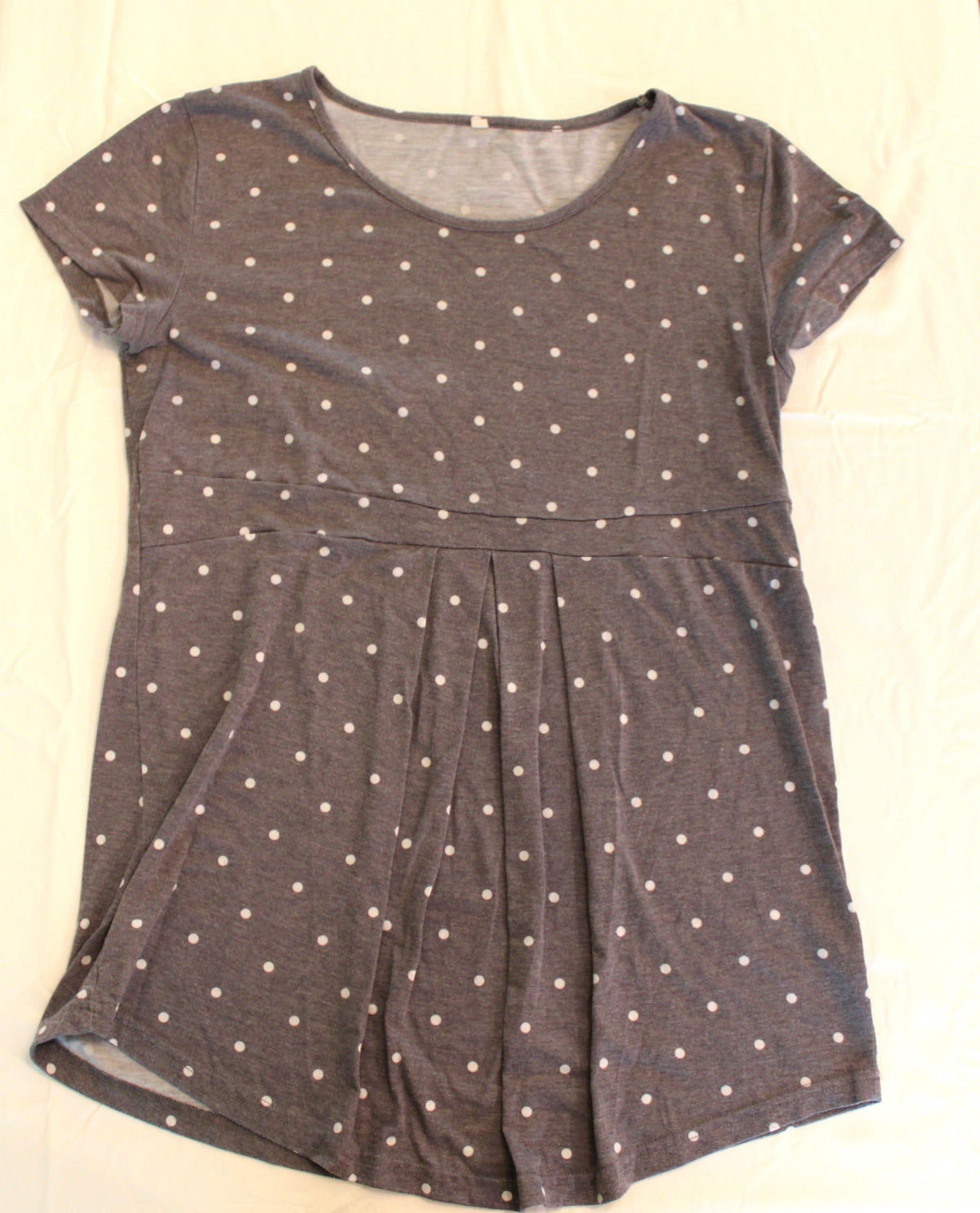 #168 Large Maternity shirt - gray polka dot