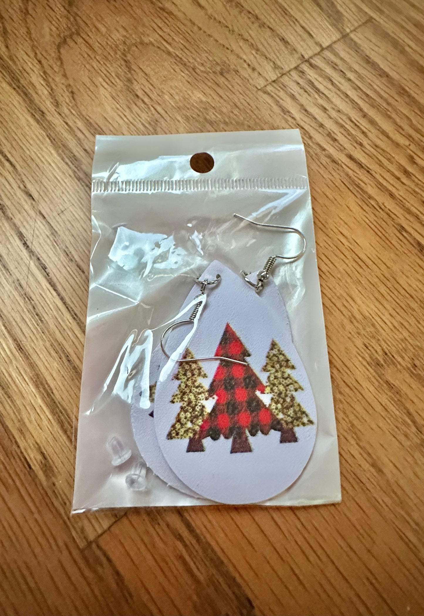 #198- Christmas Tree Drop Dangle Leather Earrings, NEW
