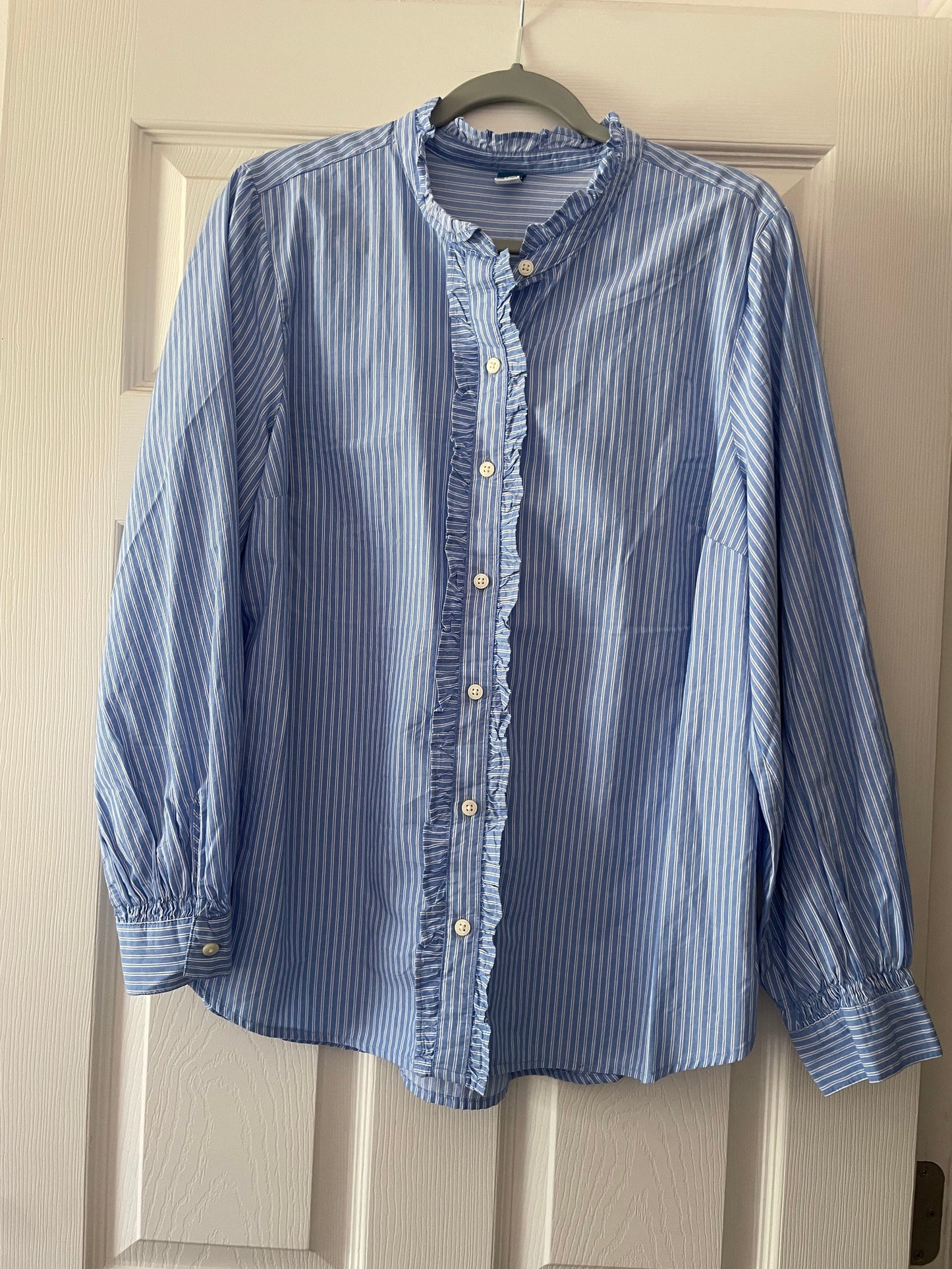 #3 Old Navy women’s buttons down dress shirt women’s size L (NWOT)