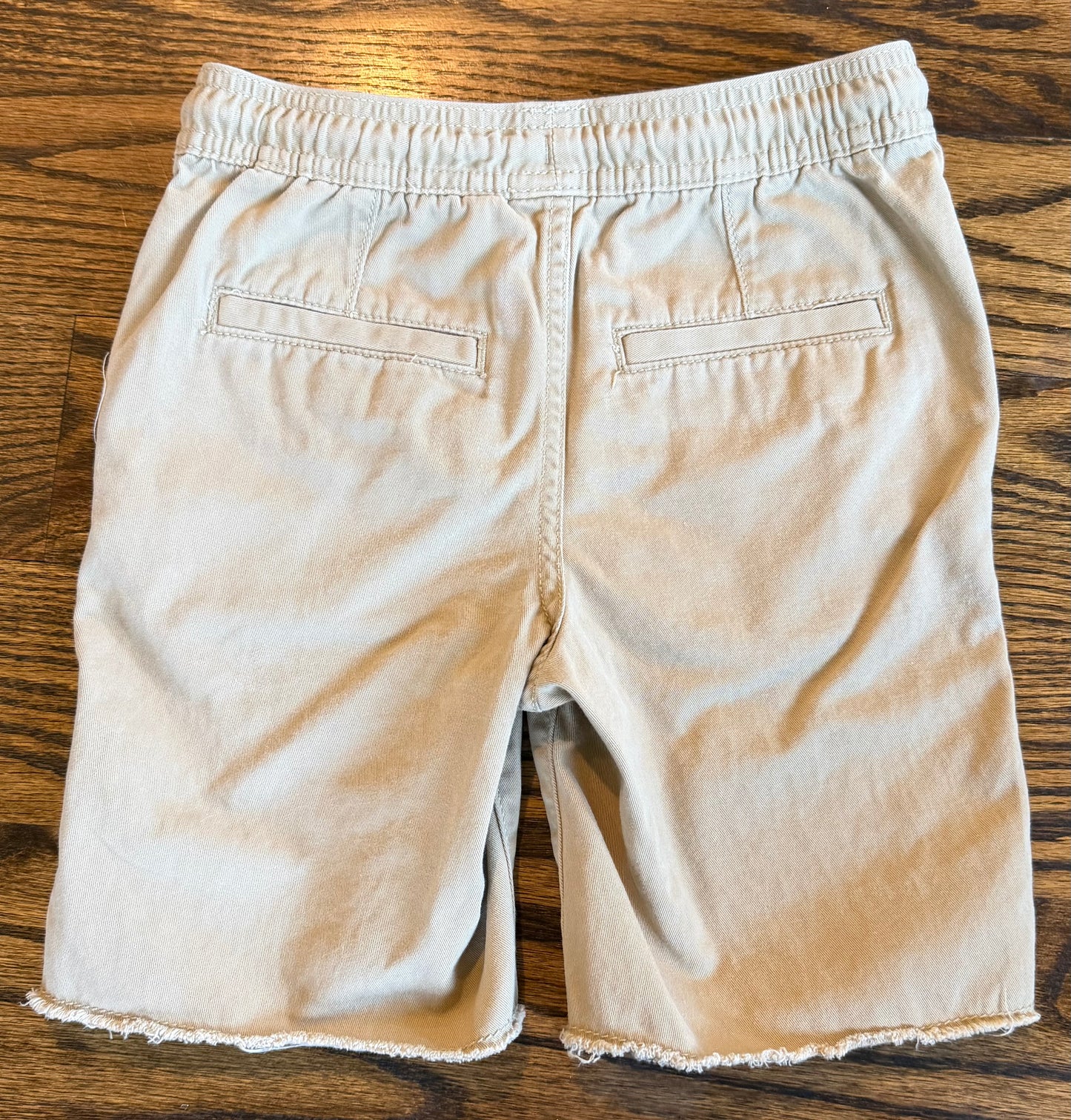 #28 Gap Kids Bots Khaki Shorts Size S (6-7)