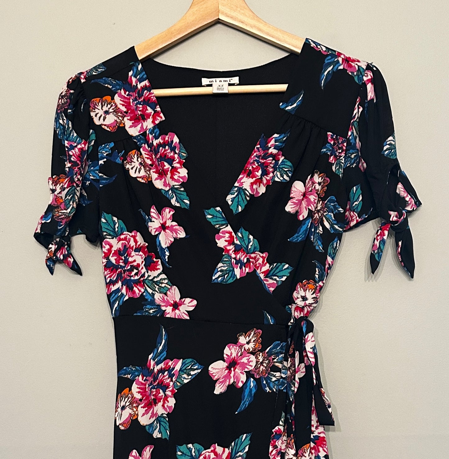 #65 Francesca’s Women’s XS Floral Wrap Dress