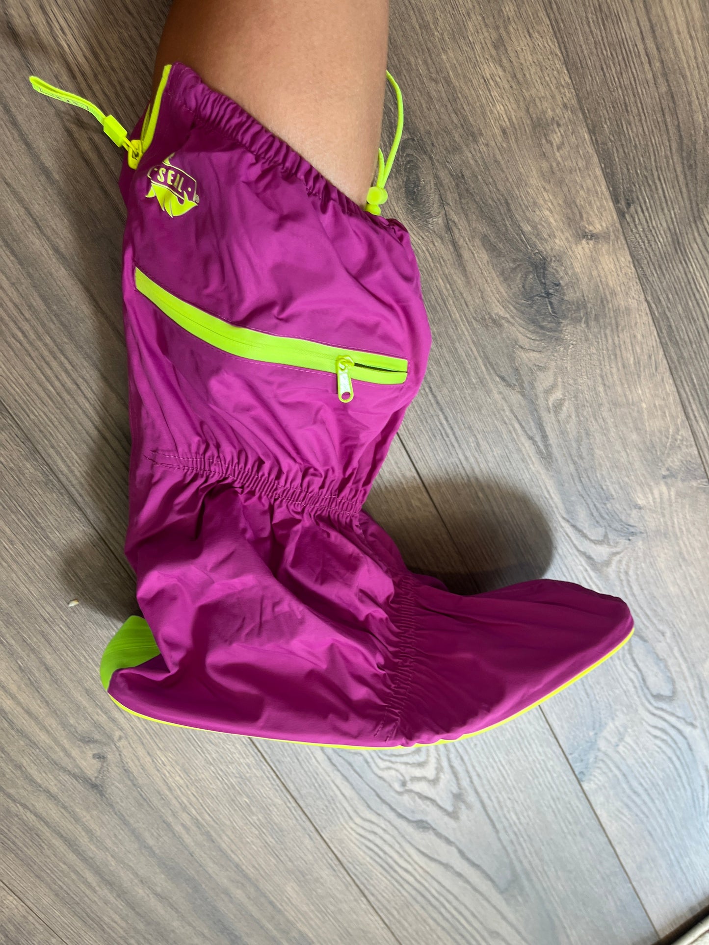 137 waterproof shoe covers XL
