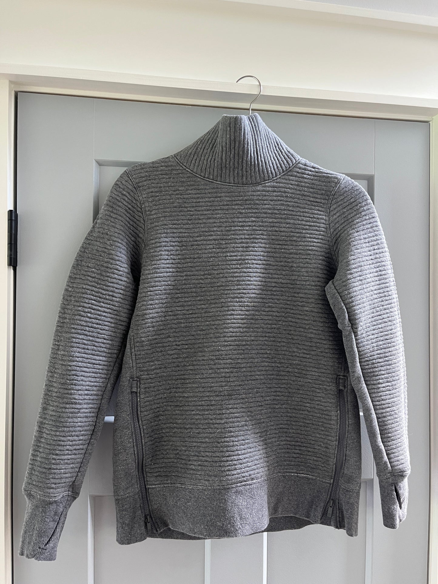 137 women XS grey 1/4 zip