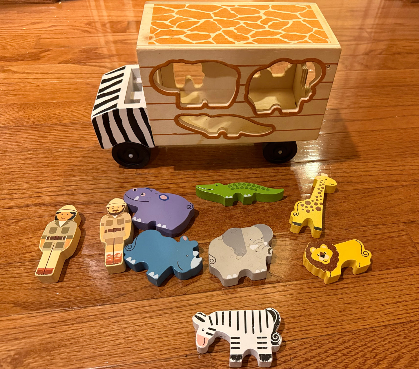 #180 Melissa and Doug Safari Animal Shape Sorter See picture/comment