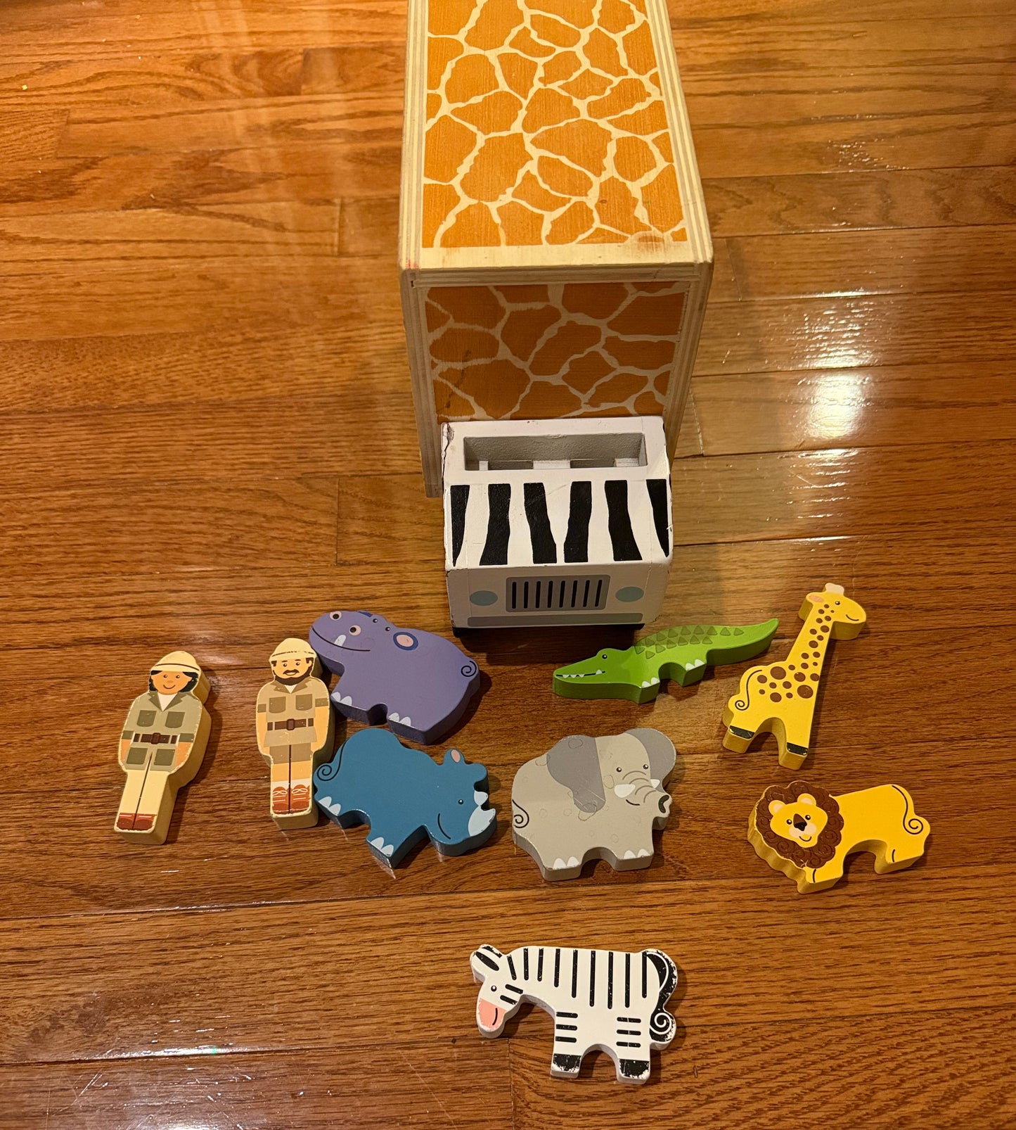 #180 Melissa and Doug Safari Animal Shape Sorter See picture/comment