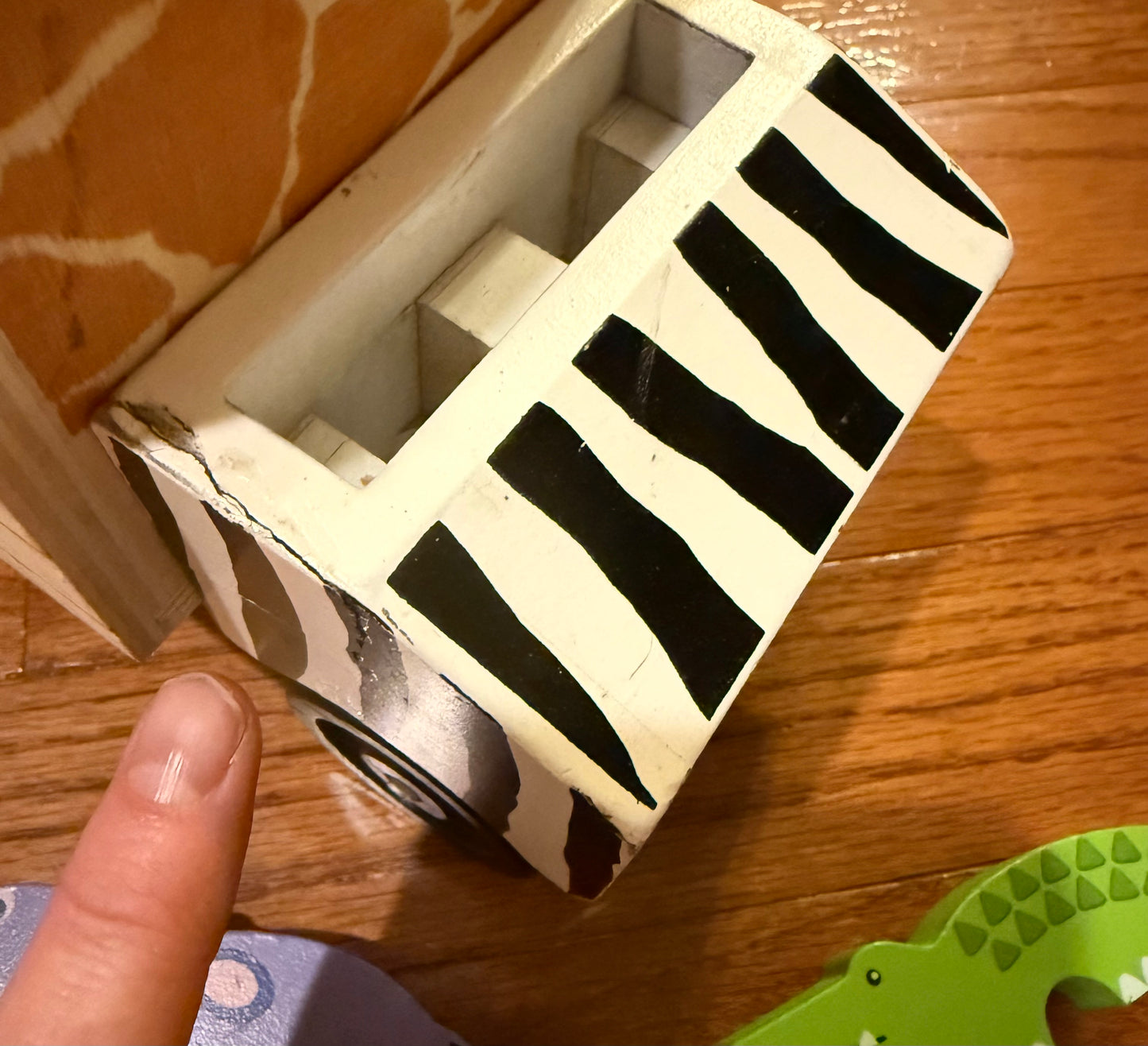 #180 Melissa and Doug Safari Animal Shape Sorter See picture/comment