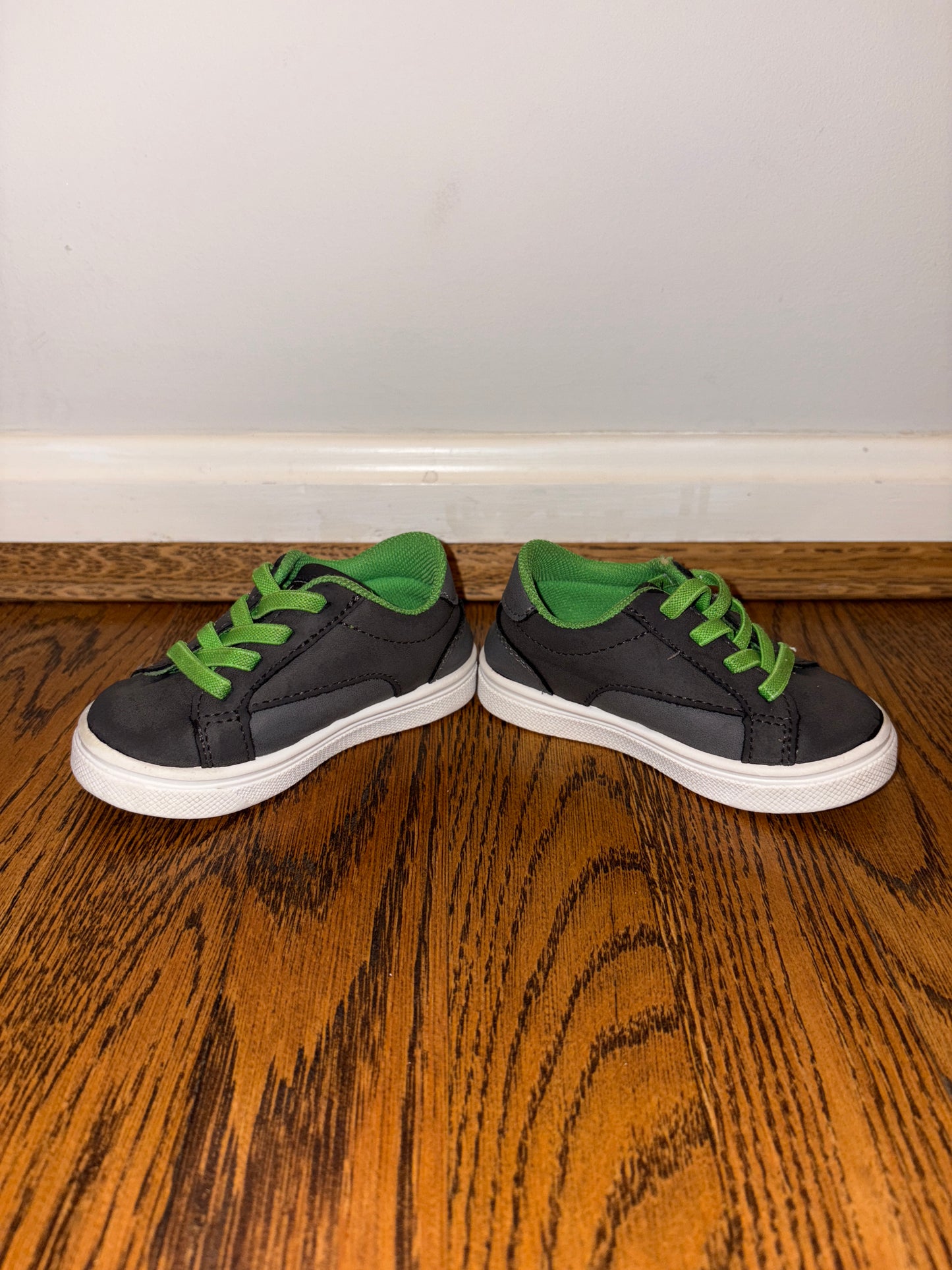 #103 • Boys • 5 • Oomphies • Slip On Gray/Green Gym Shoes