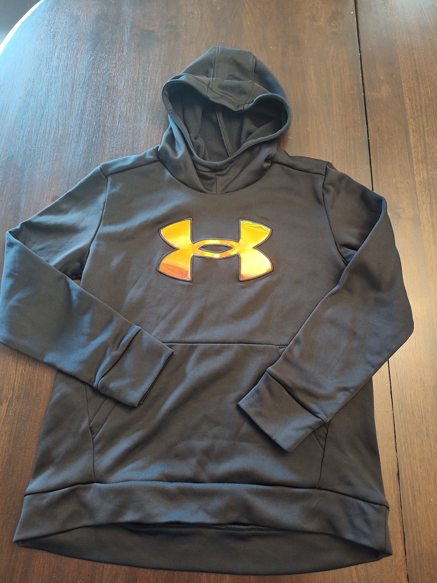 Seller 185: UA Girls YL (14/16) black hoodie with reflective symbol