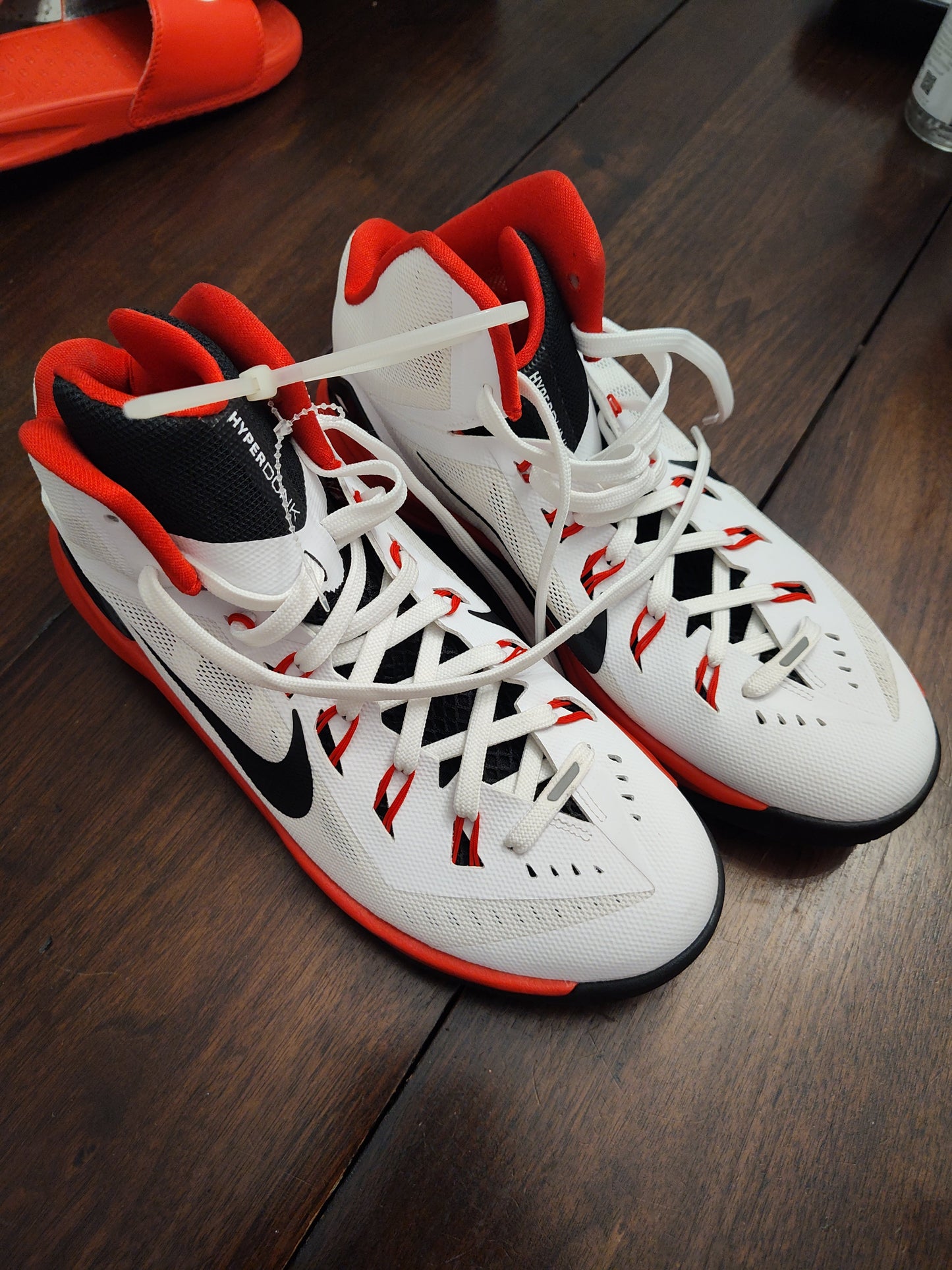 Seller 185: Men's Nikes size 9.5 Hyper Dunks Shoes