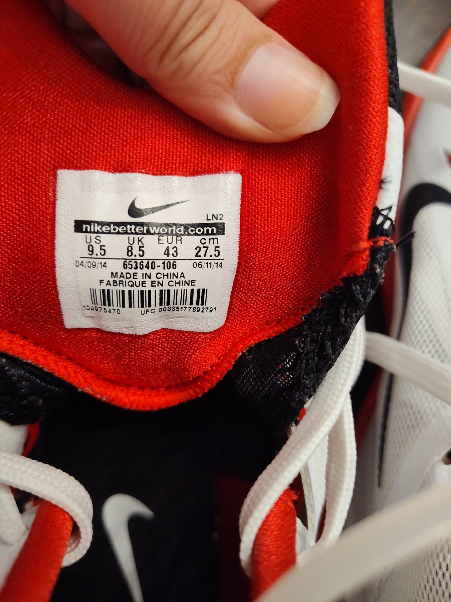 Seller 185: Men's Nikes size 9.5 Hyper Dunks Shoes
