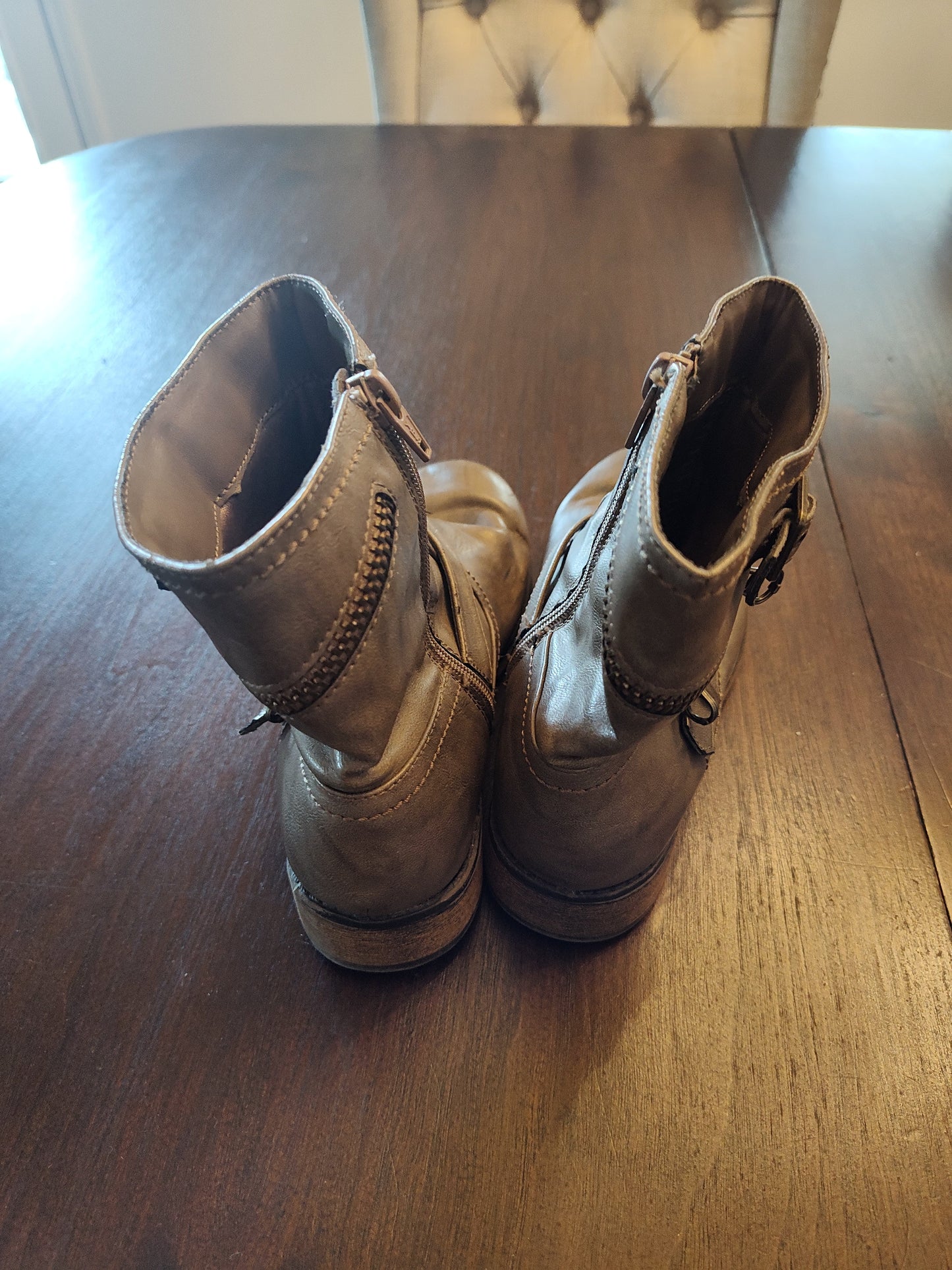 Seller 185: Stevies Boots Girls size 4 youth
