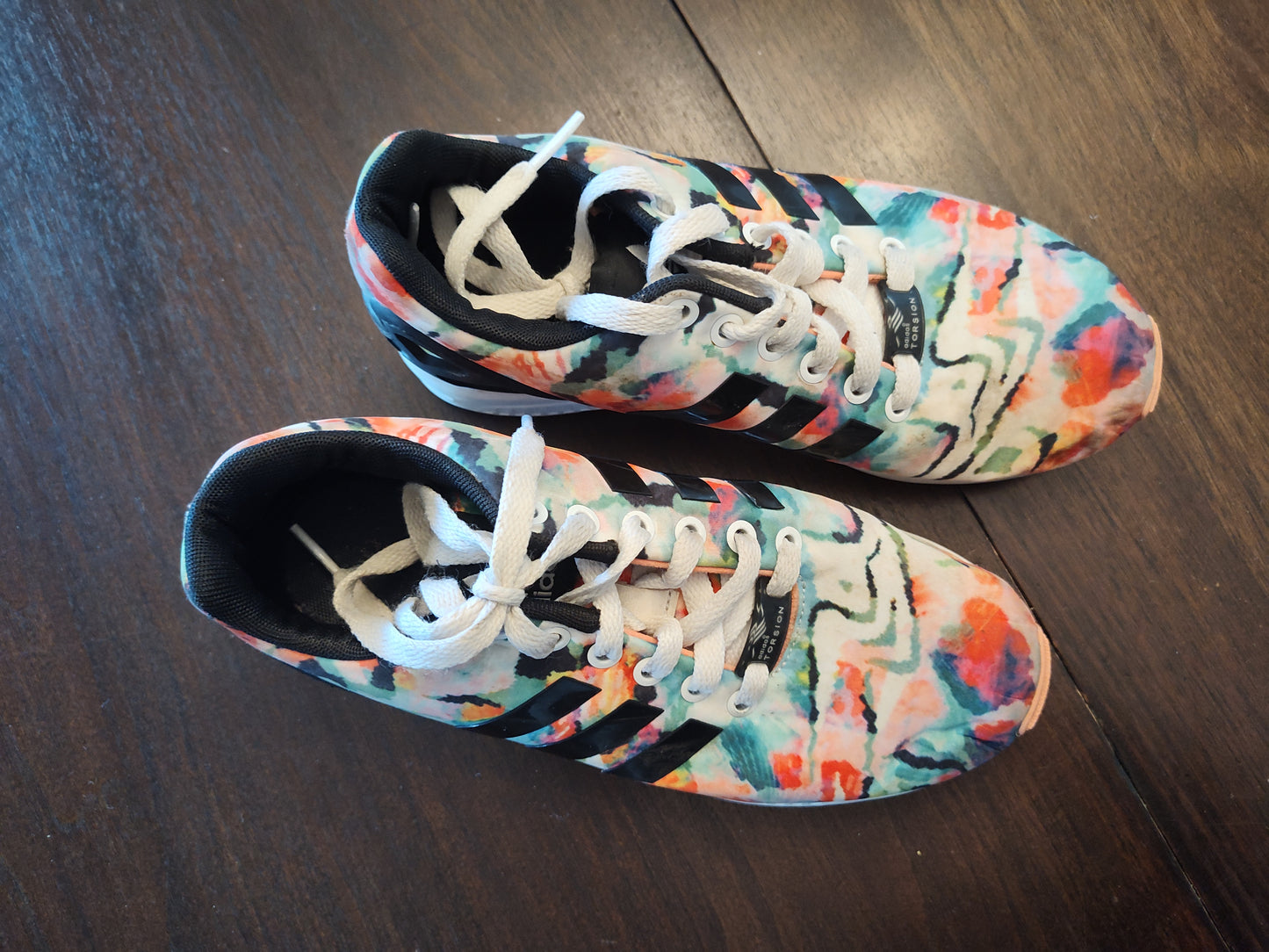 Seller 185: Adidas Torsion Women's size 6