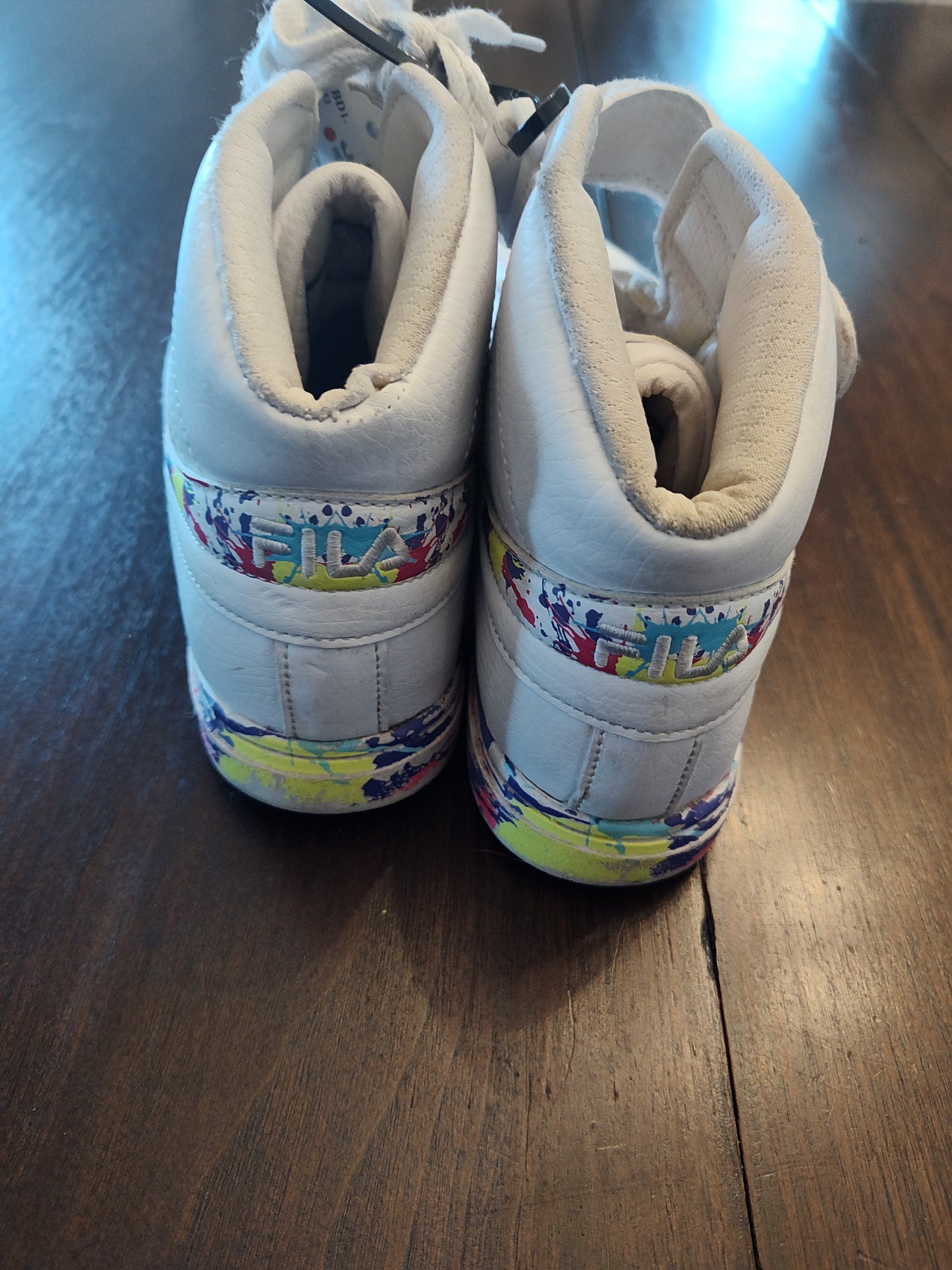 Seller 185: FILA girl's shoes size 5 youth