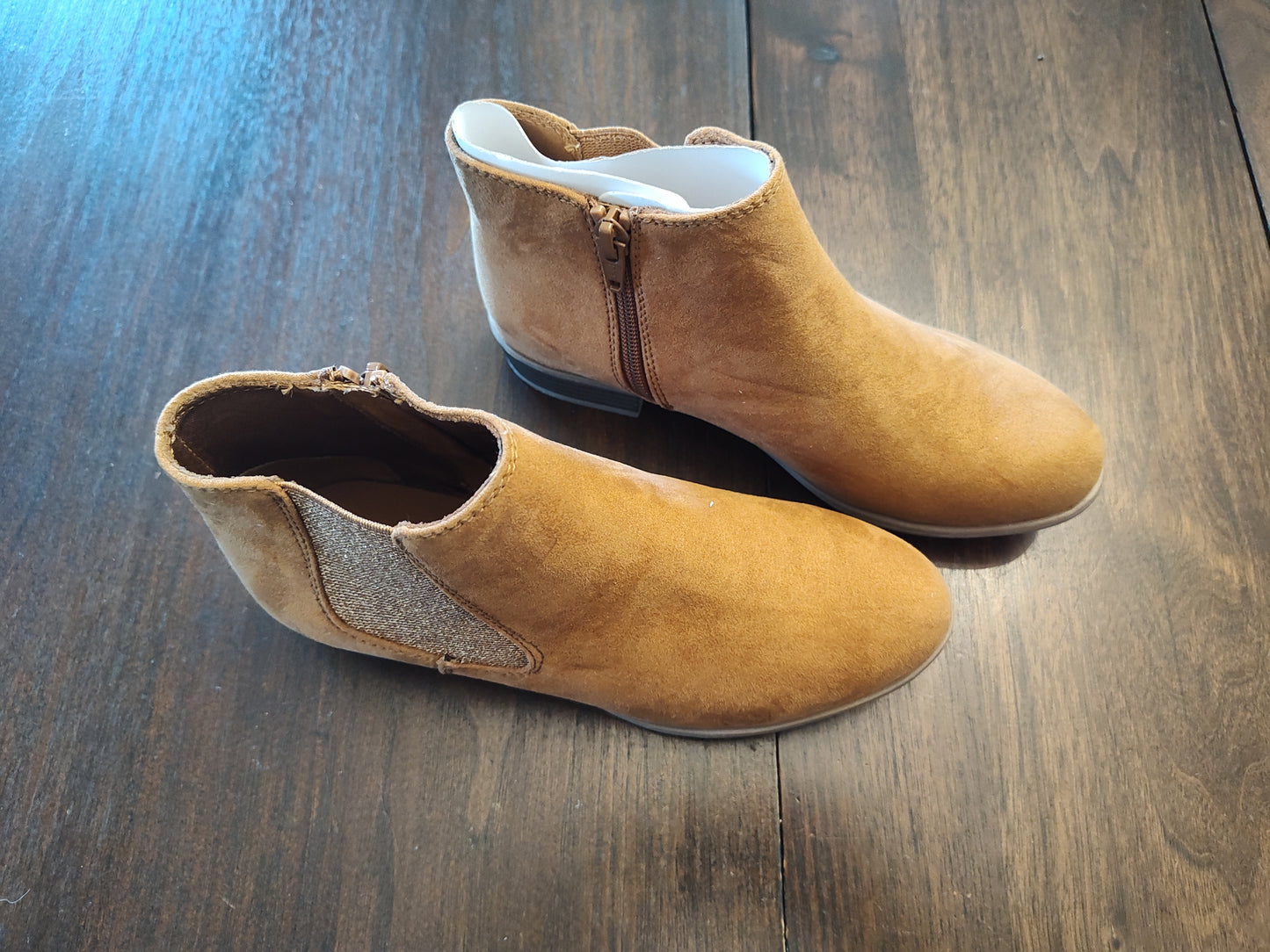 Seller 185: Pacifica New Girl Boots Size 3 youth