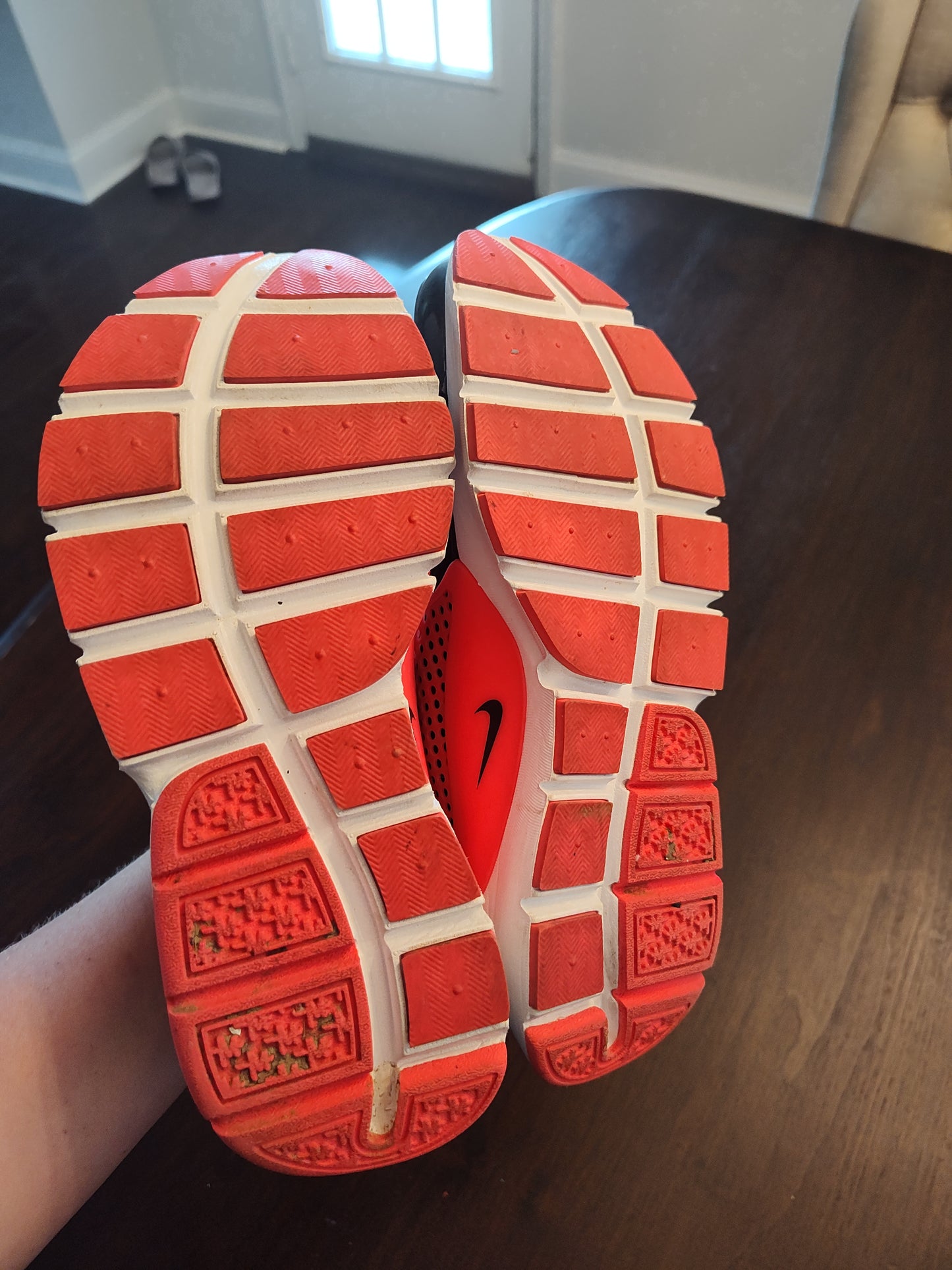 Seller 185: Nike girl's shoes size 6 youth pink black